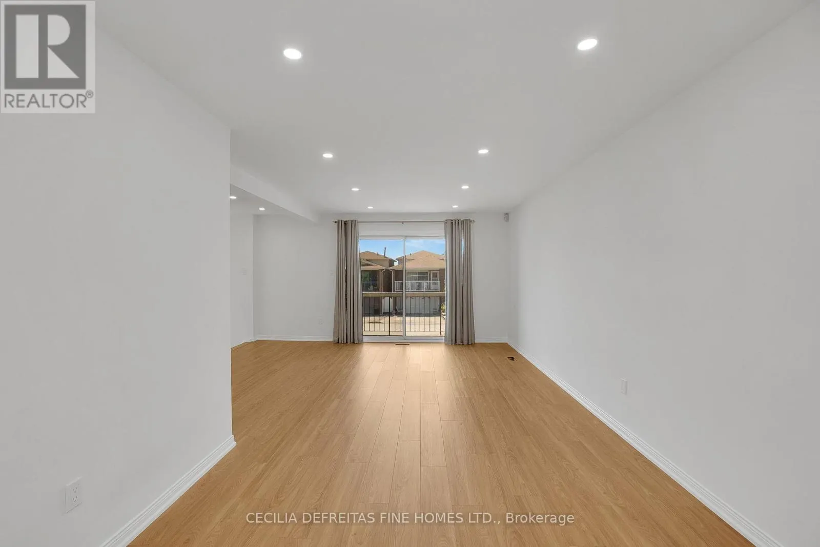 UPPER - 54 ASHBURN CRESCENT