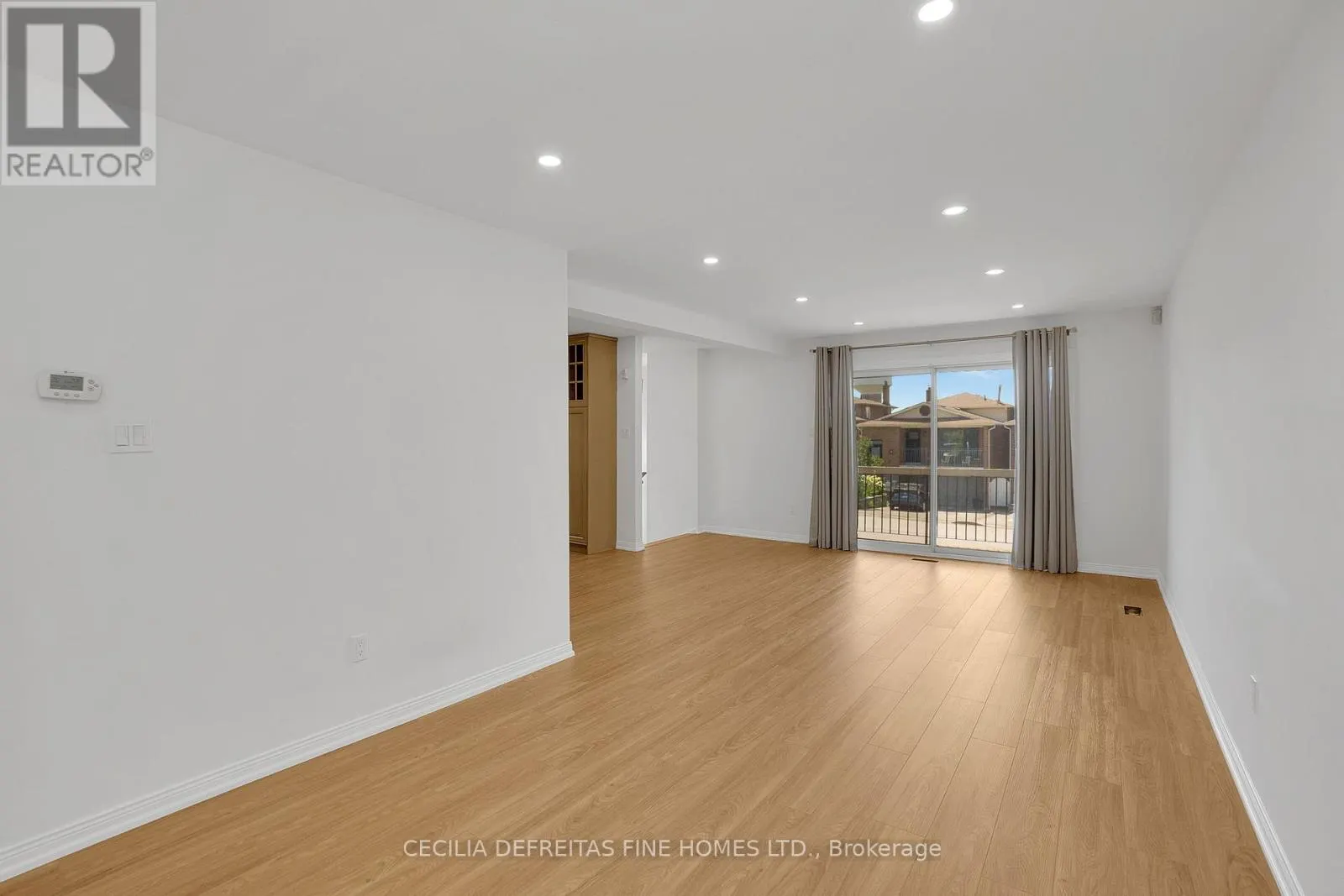 UPPER - 54 ASHBURN CRESCENT