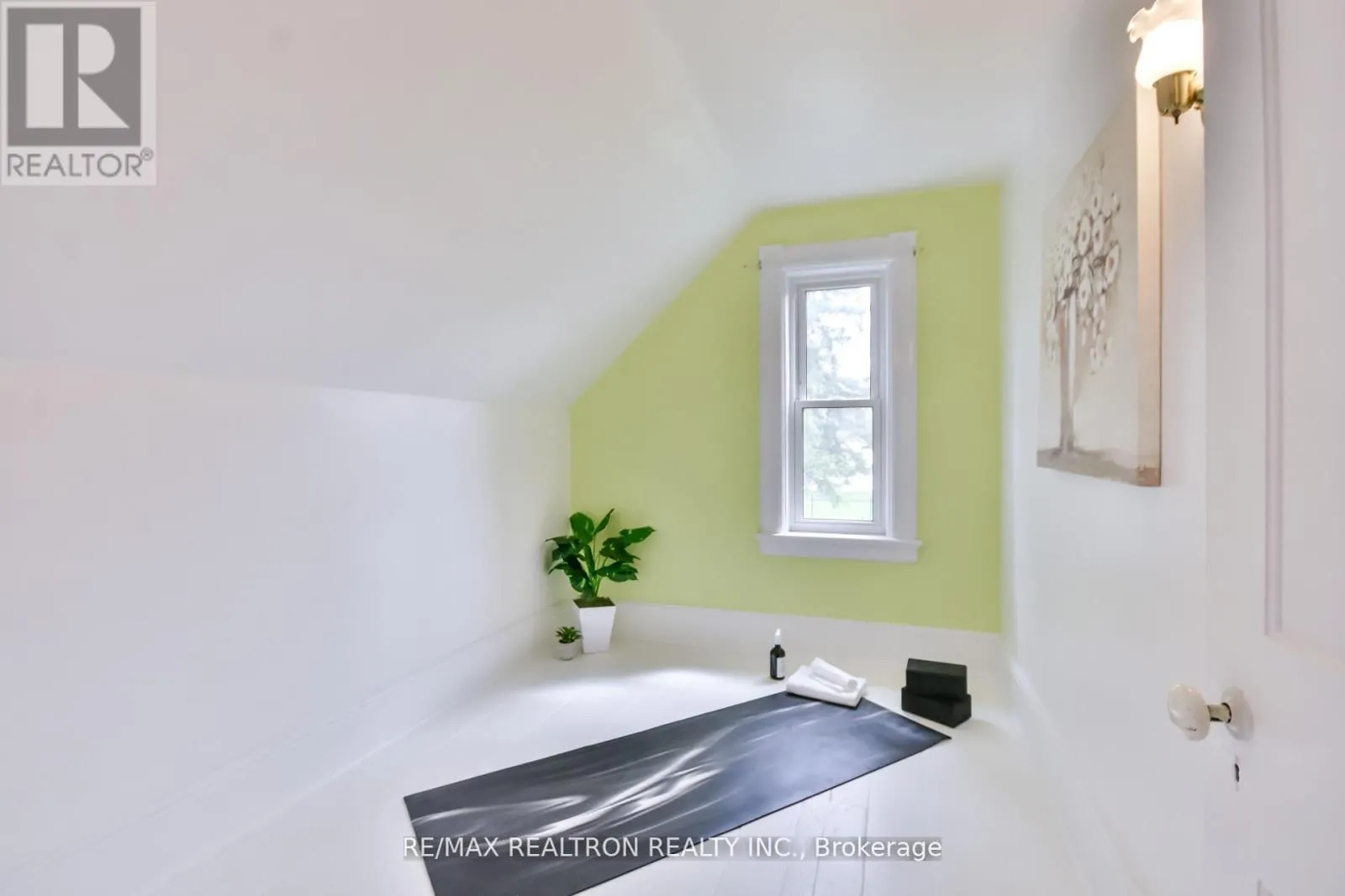 5872 YONGE STREET