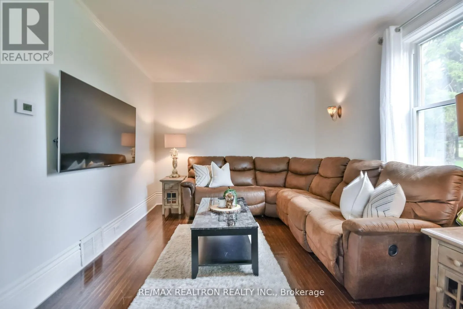 5872 YONGE STREET