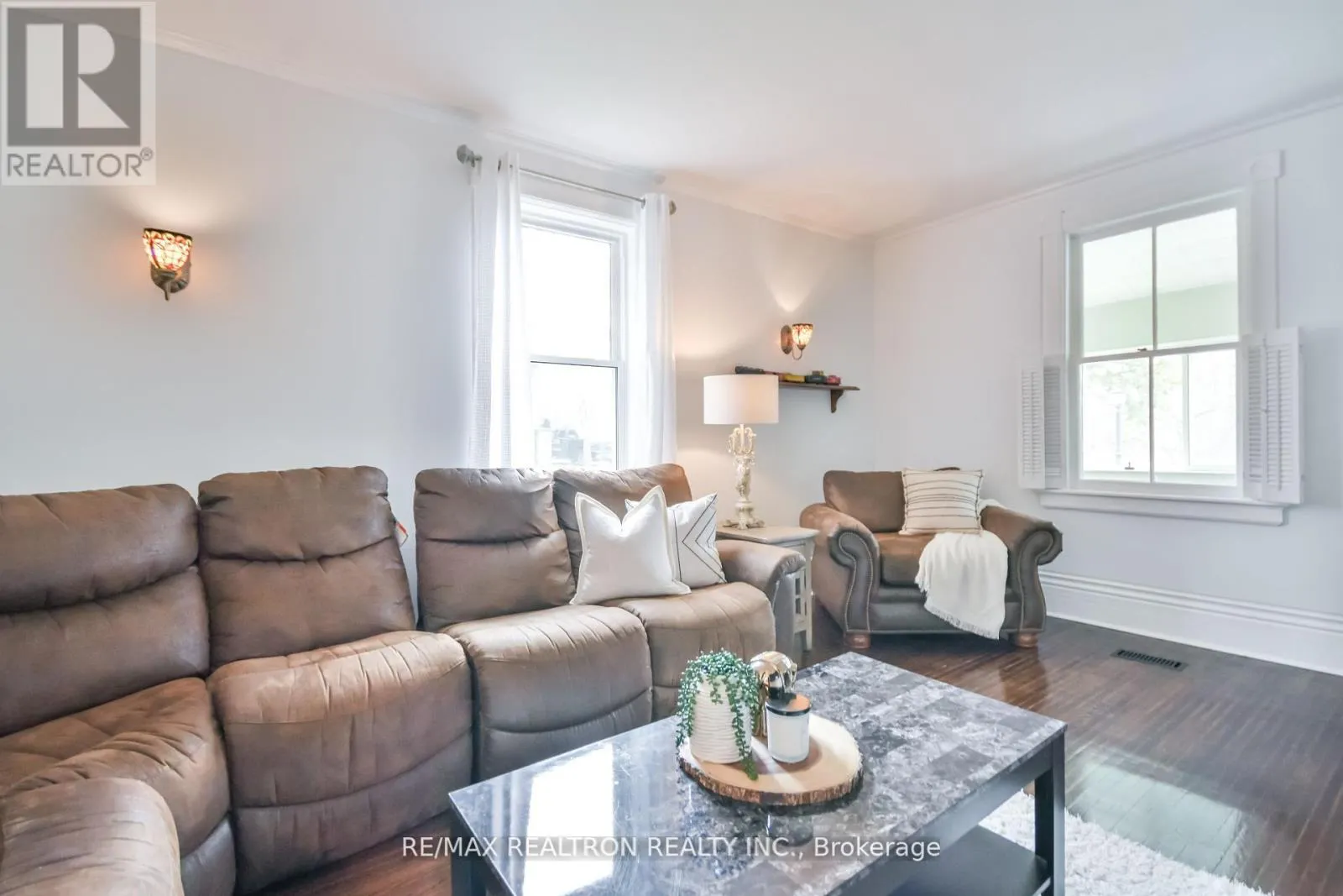 5872 YONGE STREET