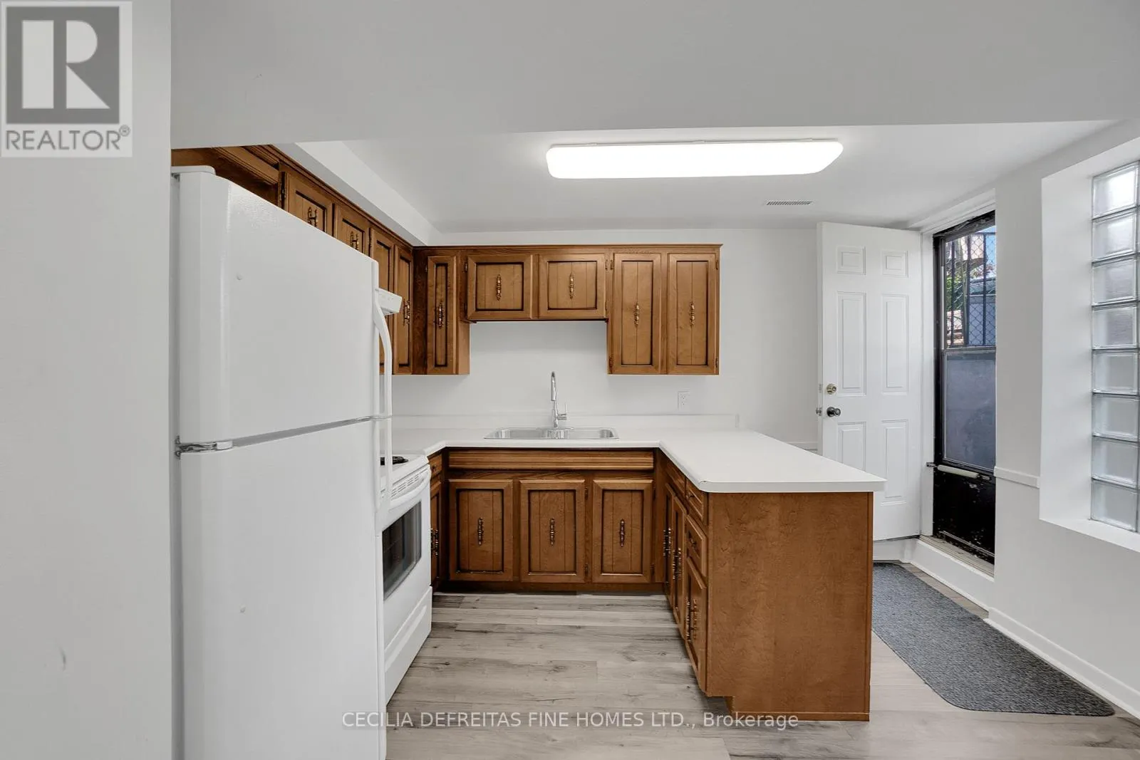 LOWER - 54 ASHBURN CRESCENT