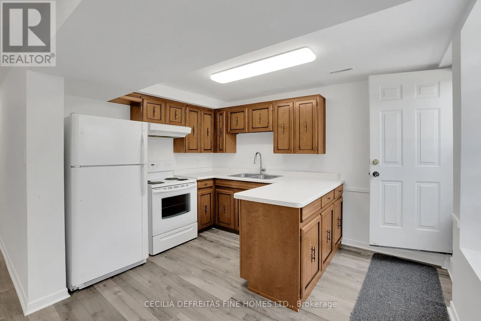 LOWER - 54 ASHBURN CRESCENT