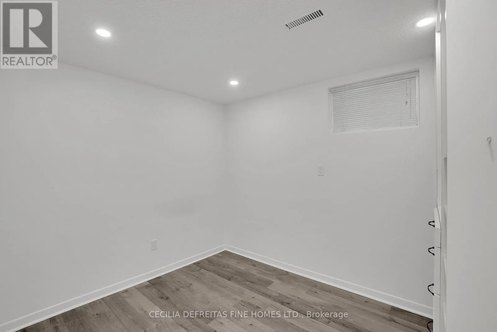 LOWER - 54 ASHBURN CRESCENT
