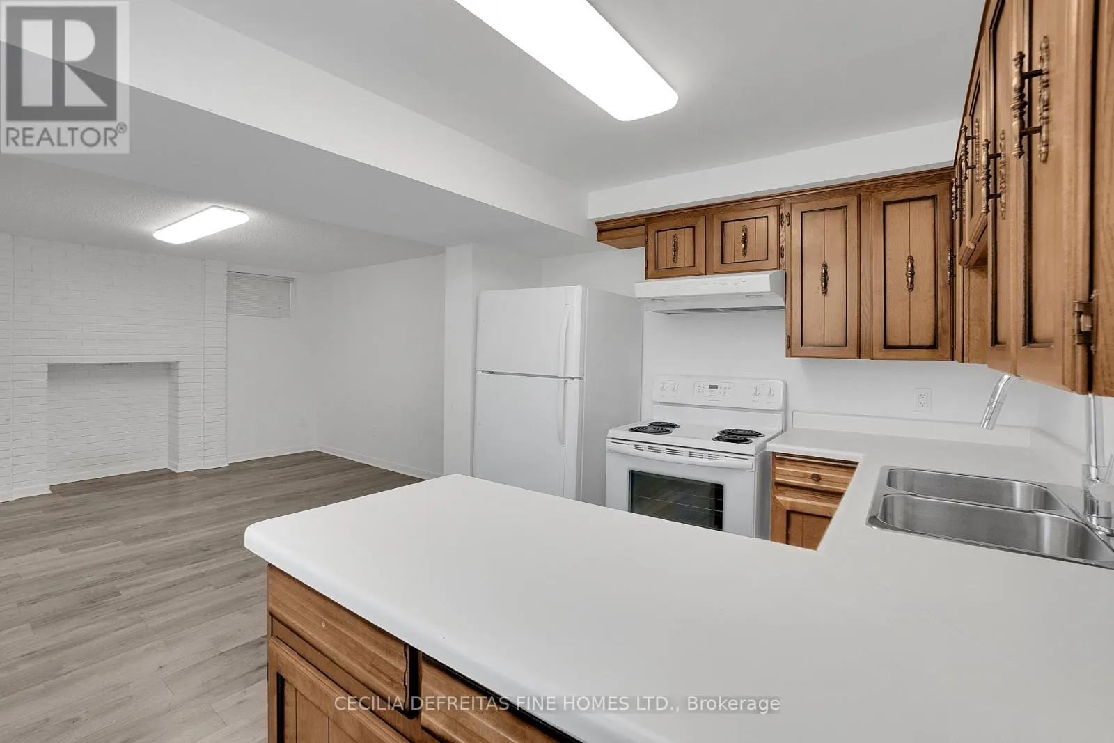 LOWER - 54 ASHBURN CRESCENT