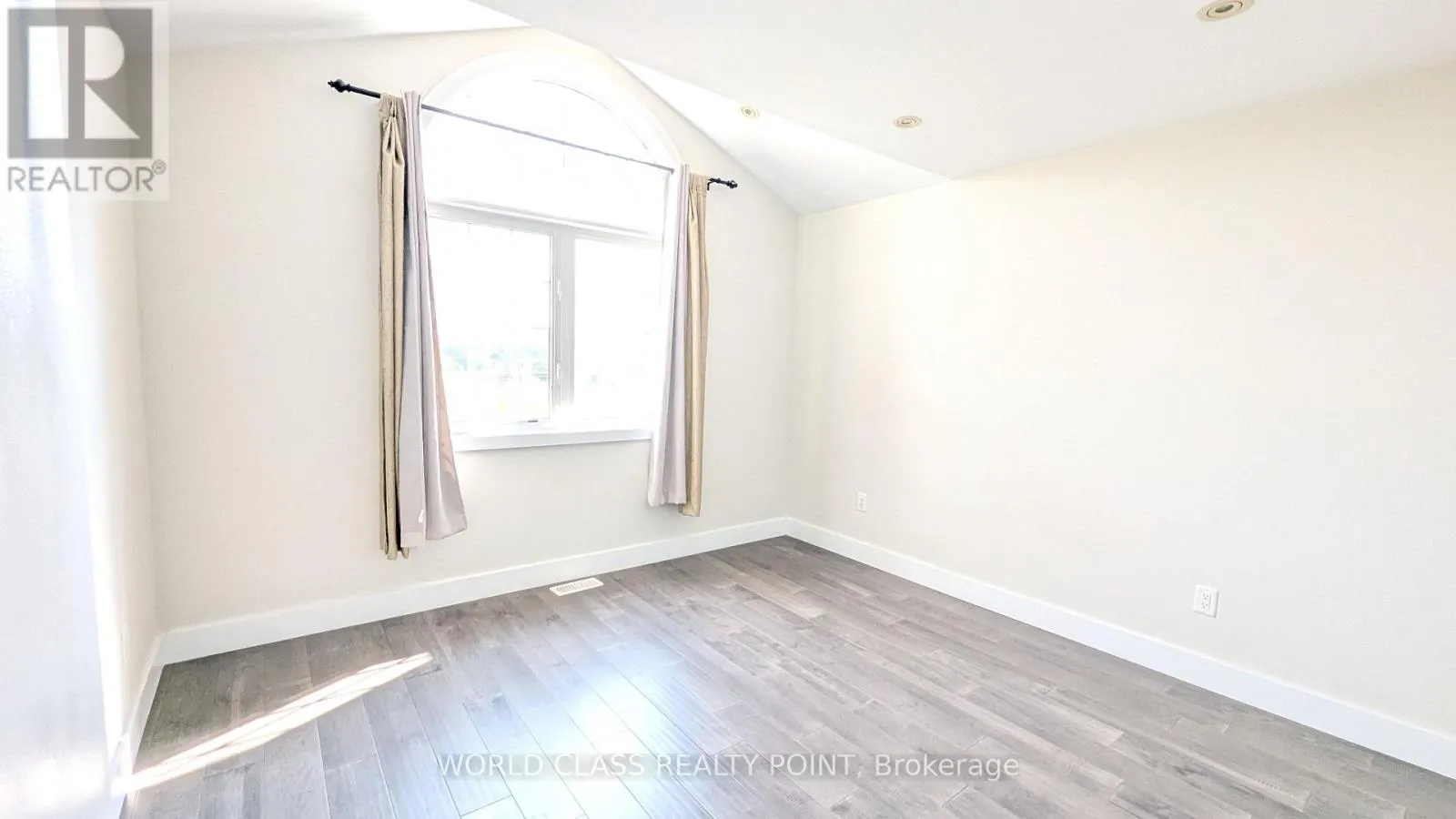 22 GESHER CRESCENT