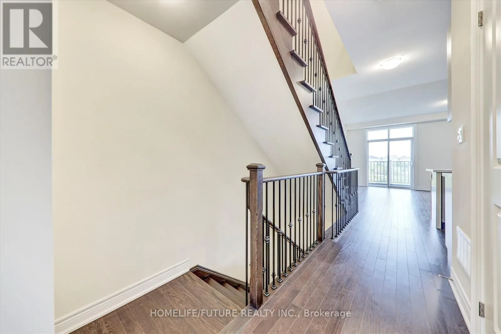 10 ANDRESS WAY