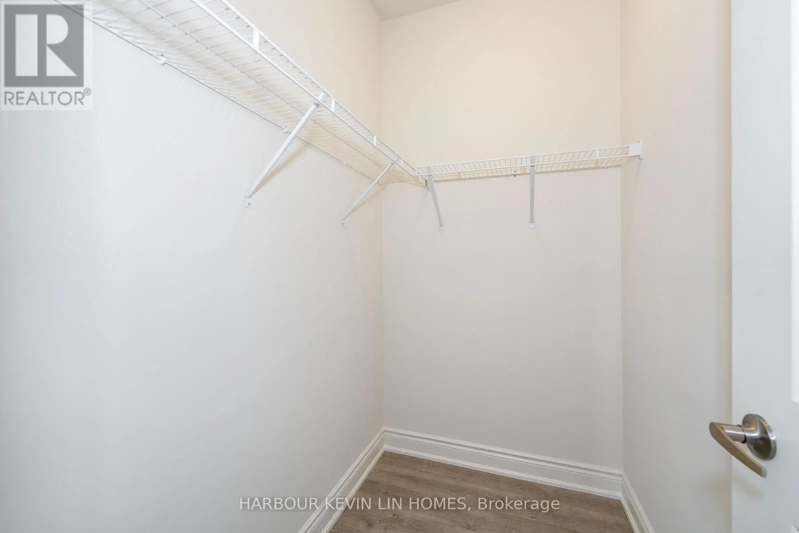15 MONTICOLA AVENUE