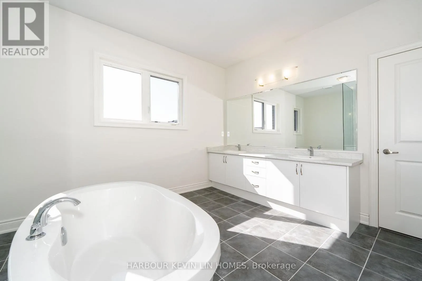 15 MONTICOLA AVENUE