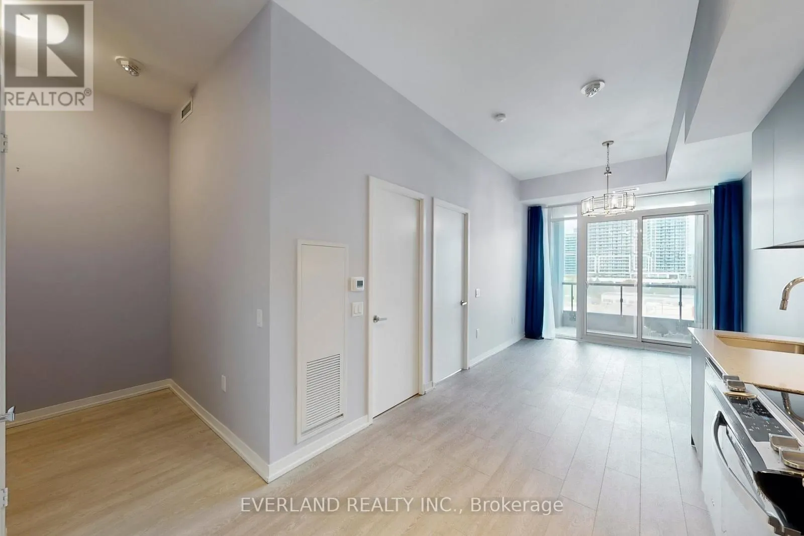 709E - 8868 YONGE ST STREET