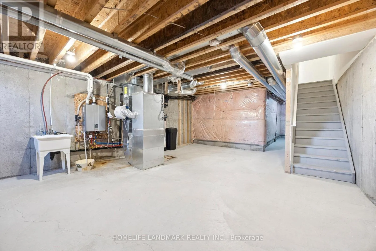56 DONALD BUTTRESS BOULEVARD W