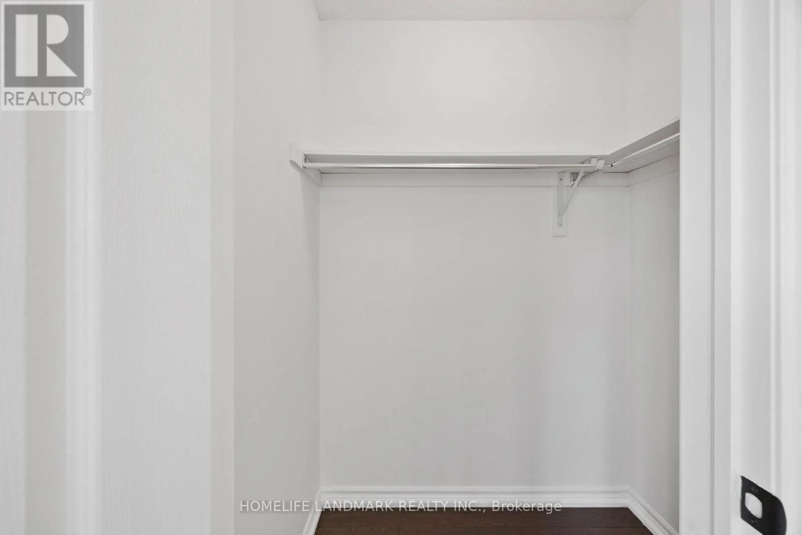 56 DONALD BUTTRESS BOULEVARD W