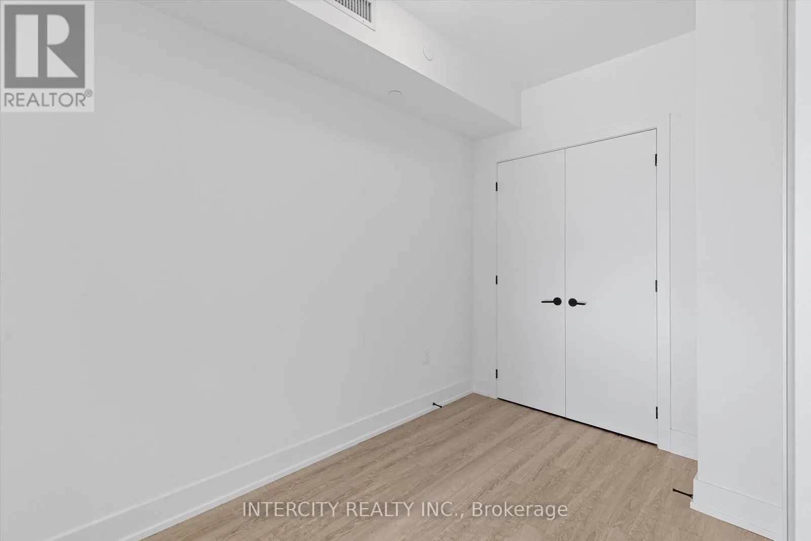 323 - 2075 KING ROAD