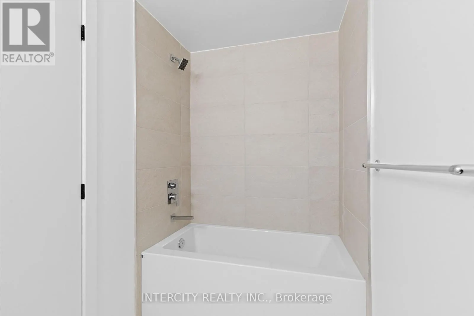 323 - 2075 KING ROAD