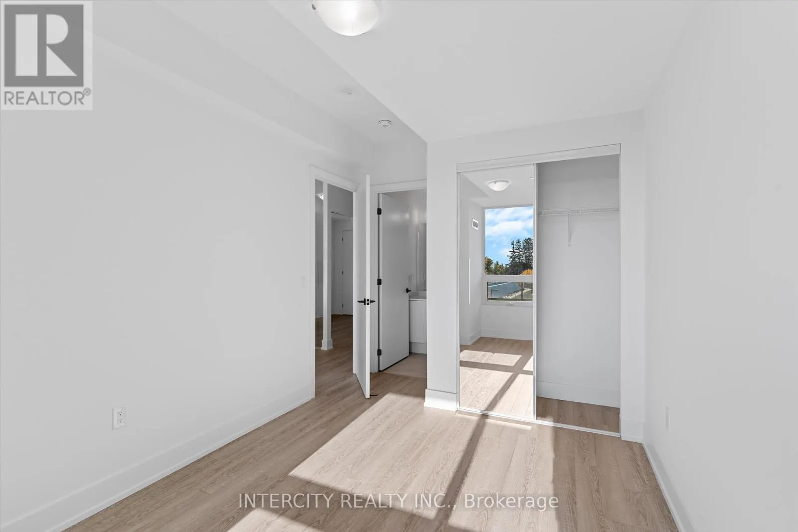 323 - 2075 KING ROAD