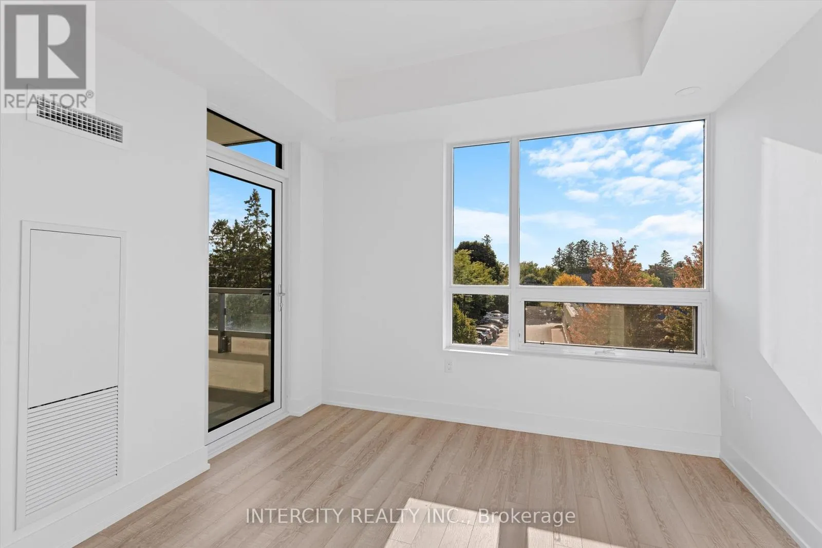 323 - 2075 KING ROAD