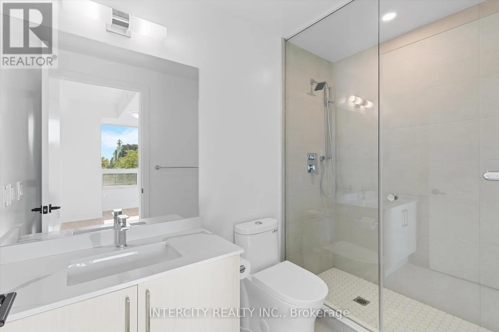 323 - 2075 KING ROAD