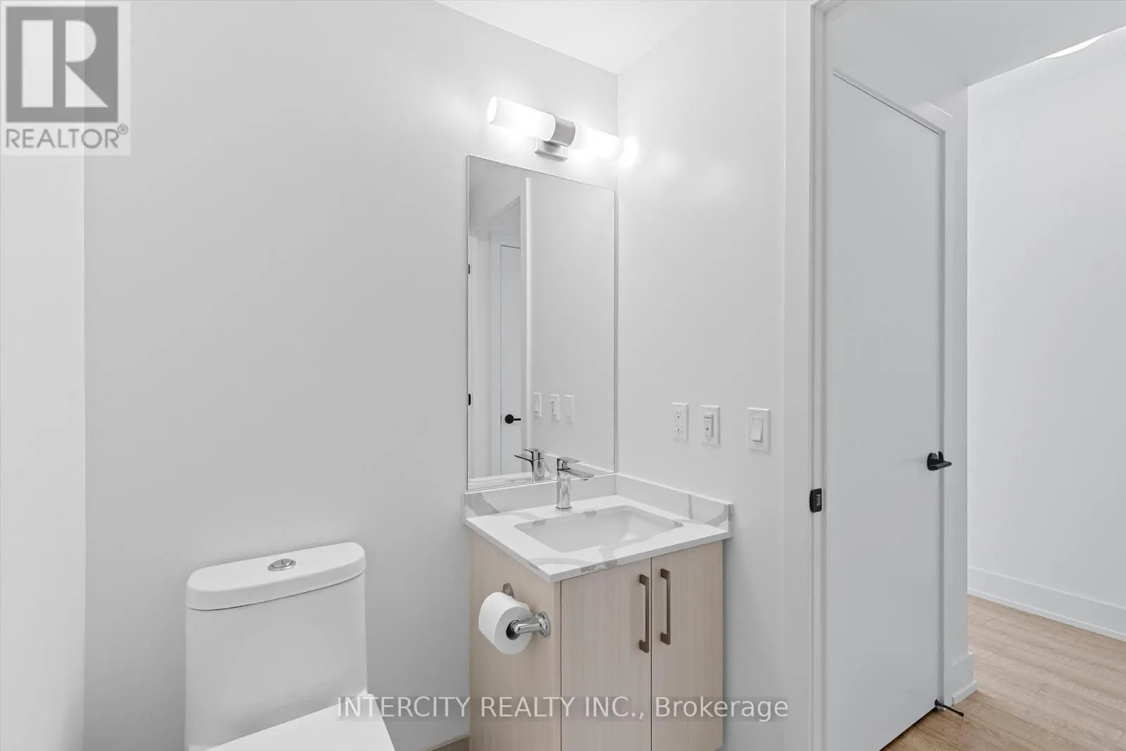 323 - 2075 KING ROAD