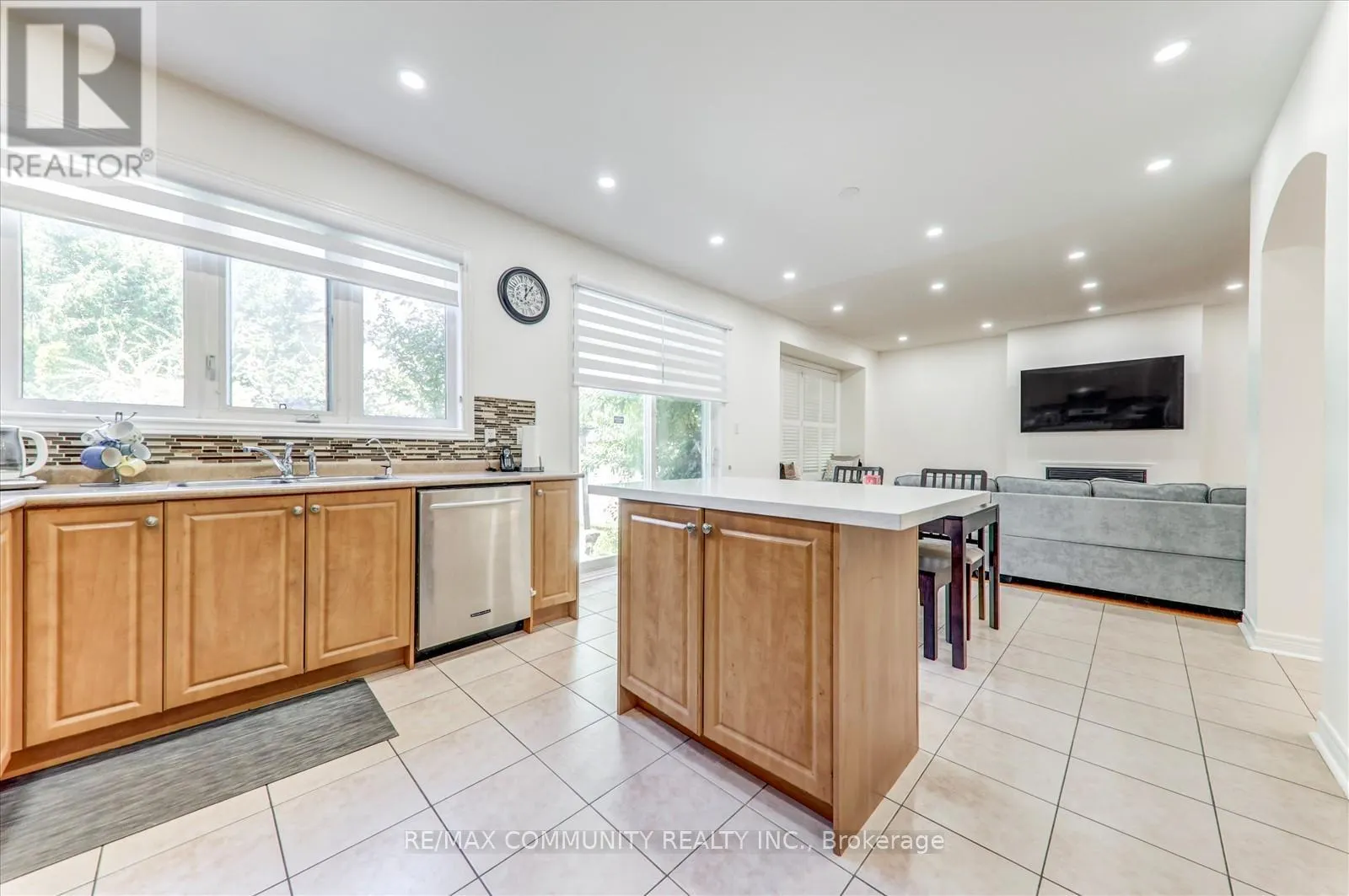 138 WEST LAWN CRESCENT