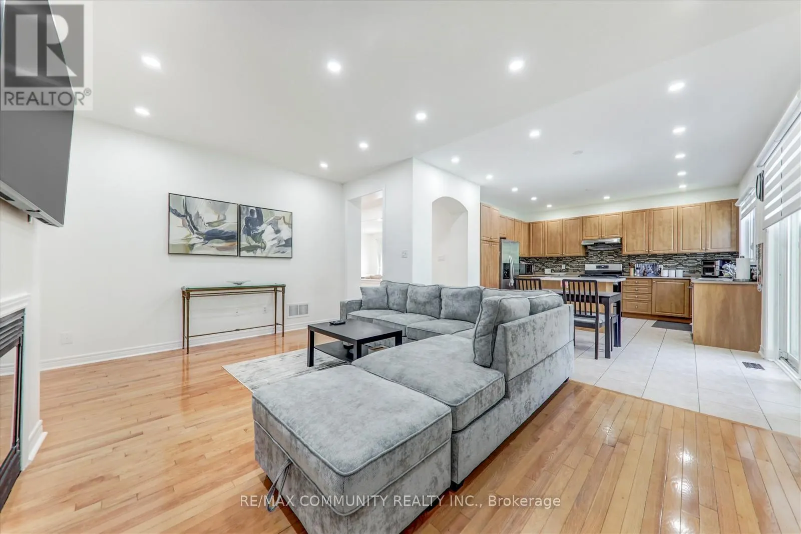 138 WEST LAWN CRESCENT