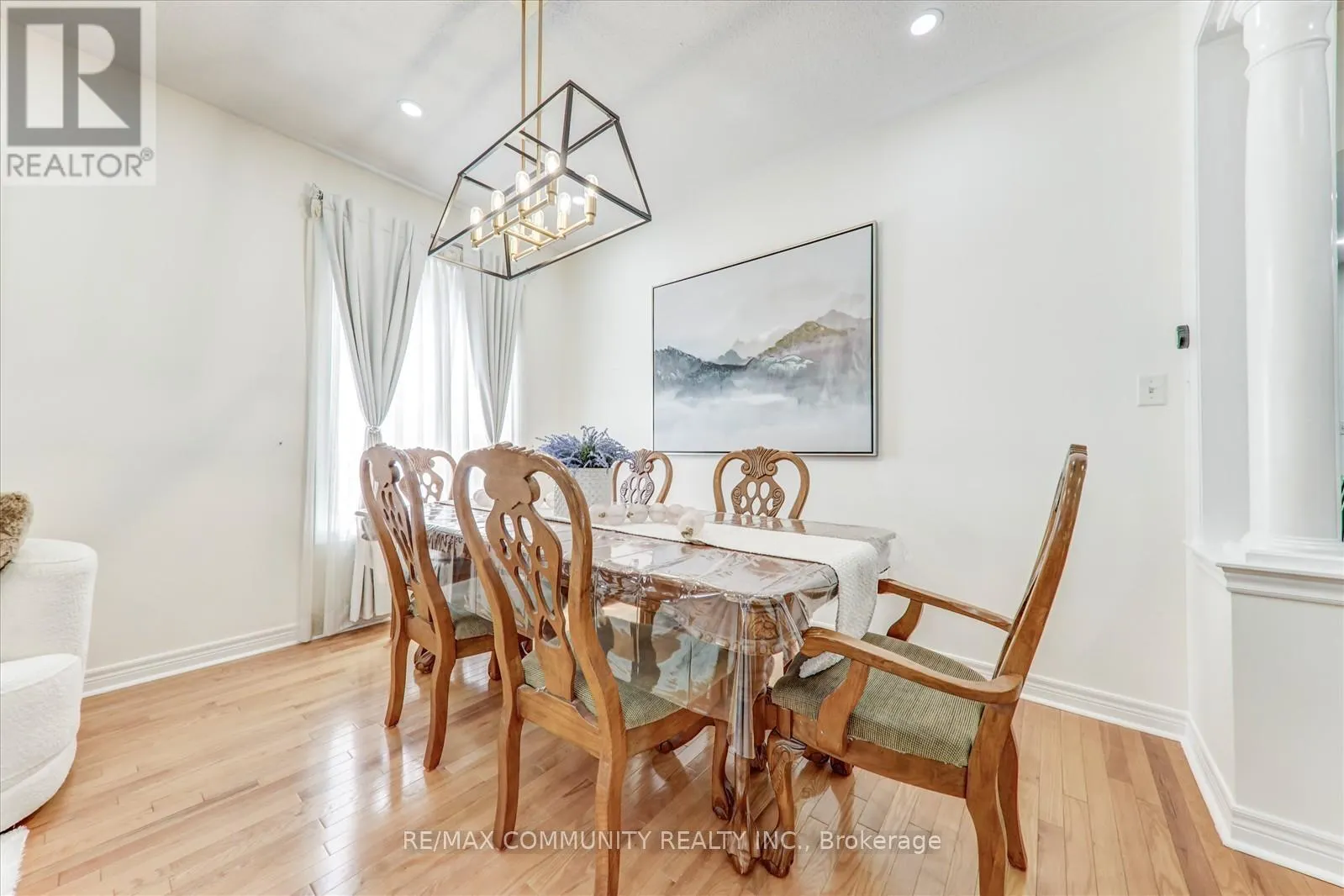 138 WEST LAWN CRESCENT