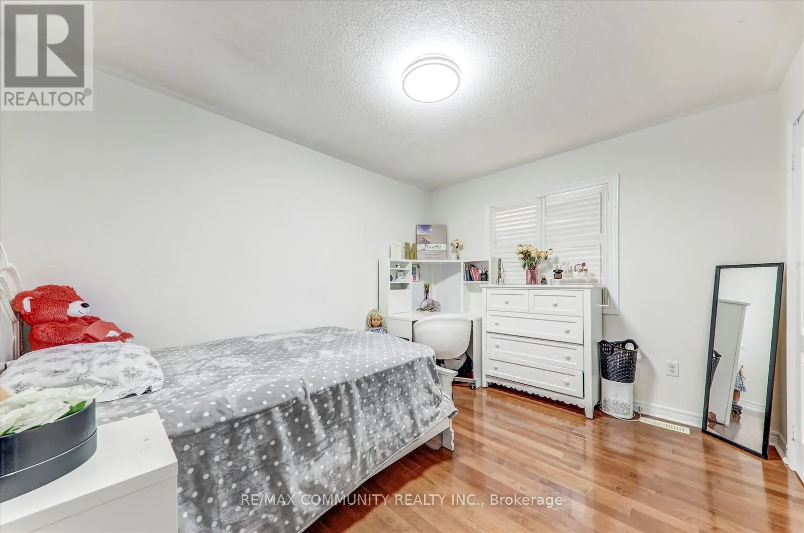 138 WEST LAWN CRESCENT