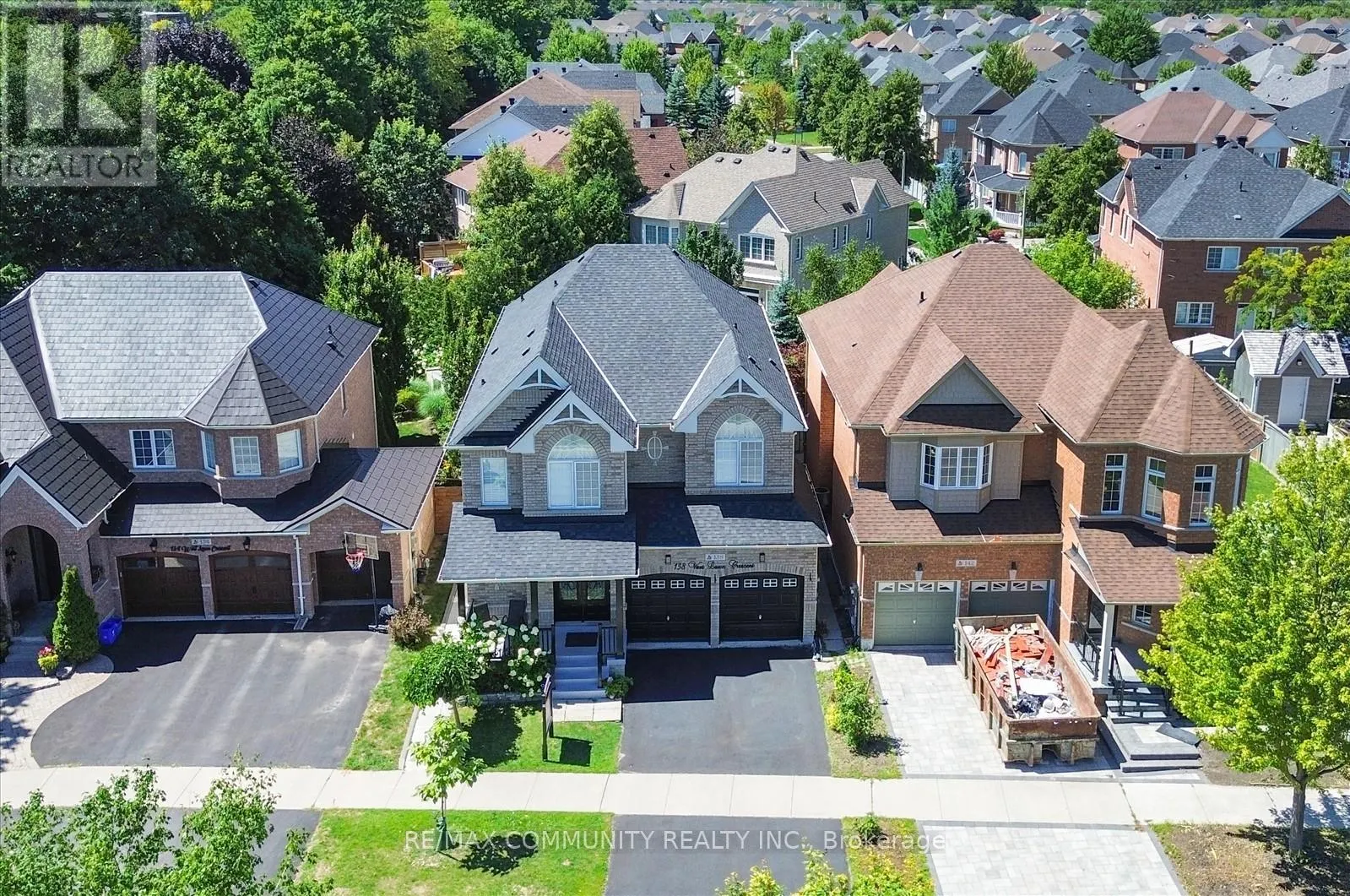 138 WEST LAWN CRESCENT
