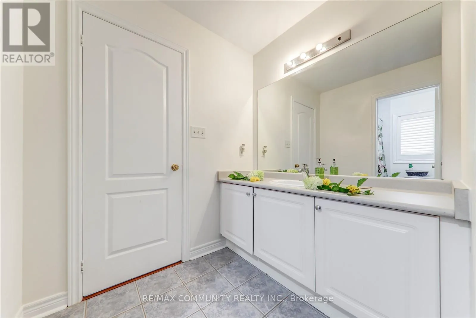 138 WEST LAWN CRESCENT