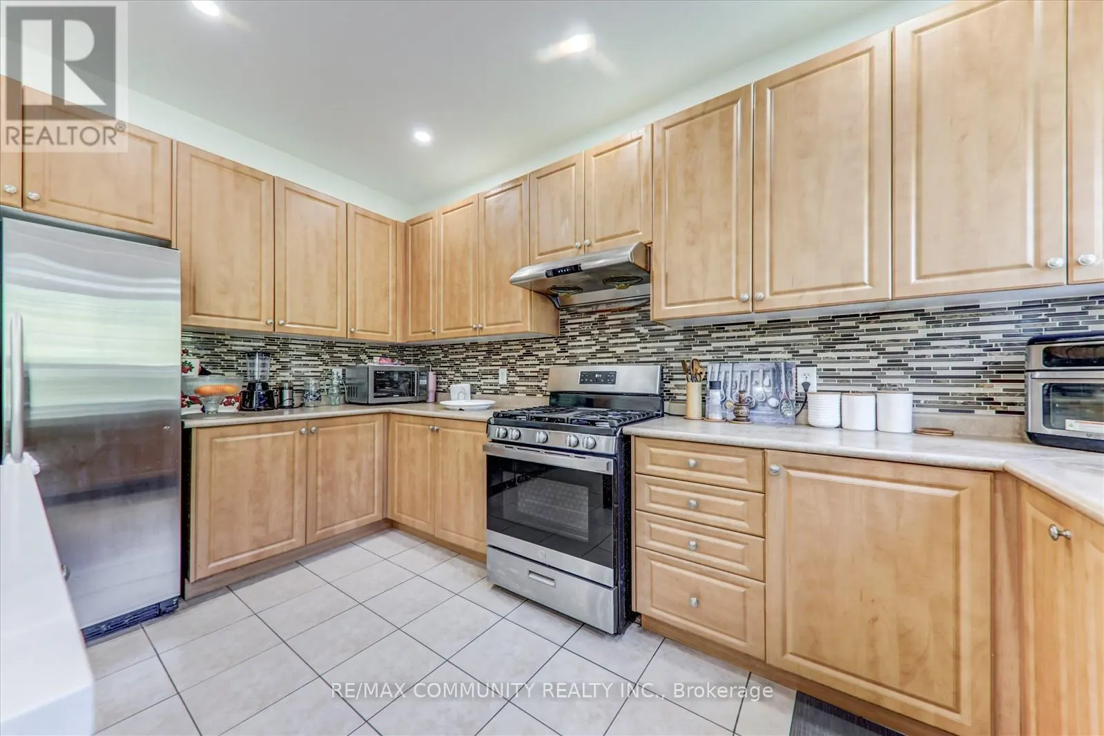 138 WEST LAWN CRESCENT
