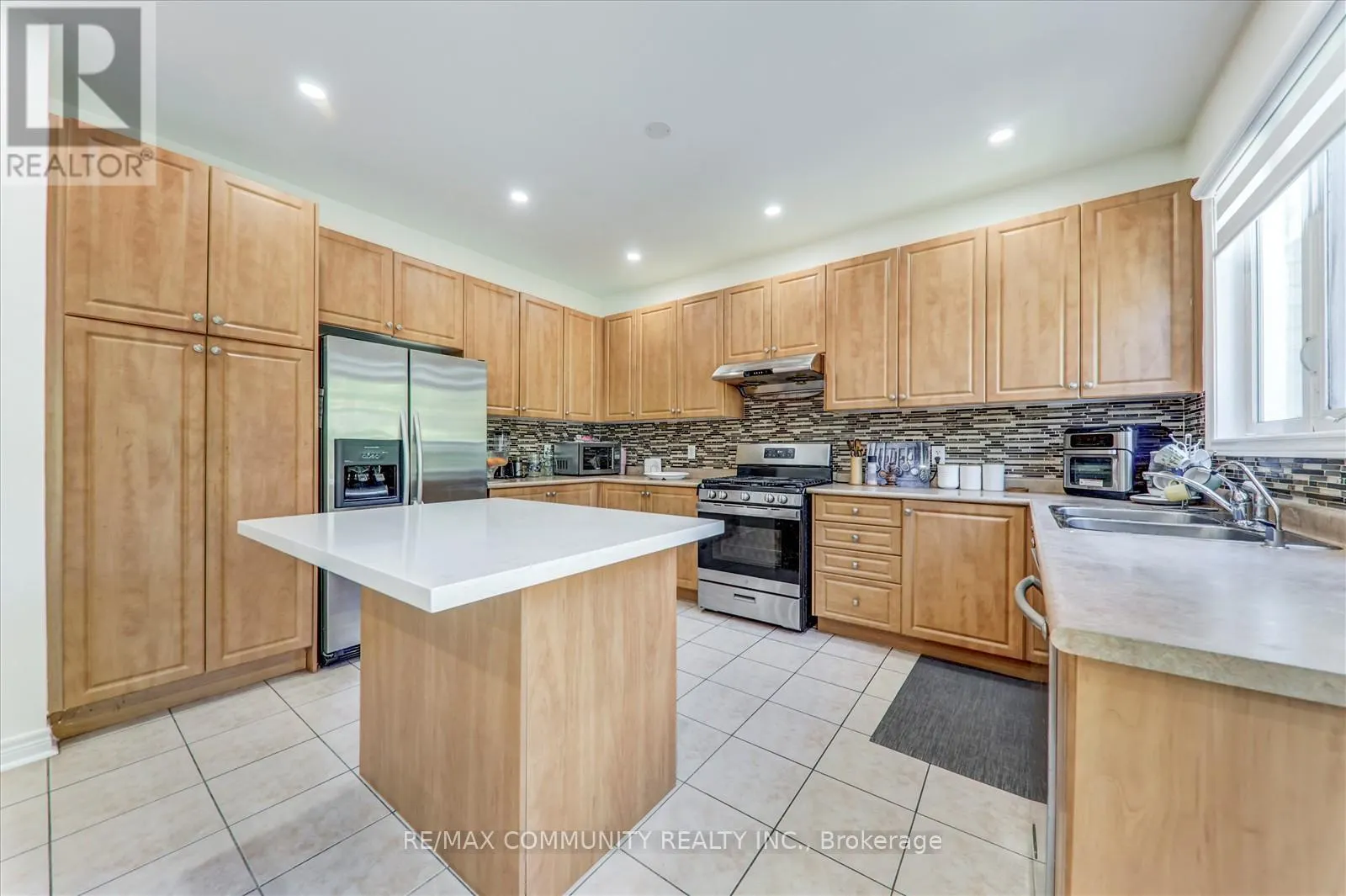 138 WEST LAWN CRESCENT