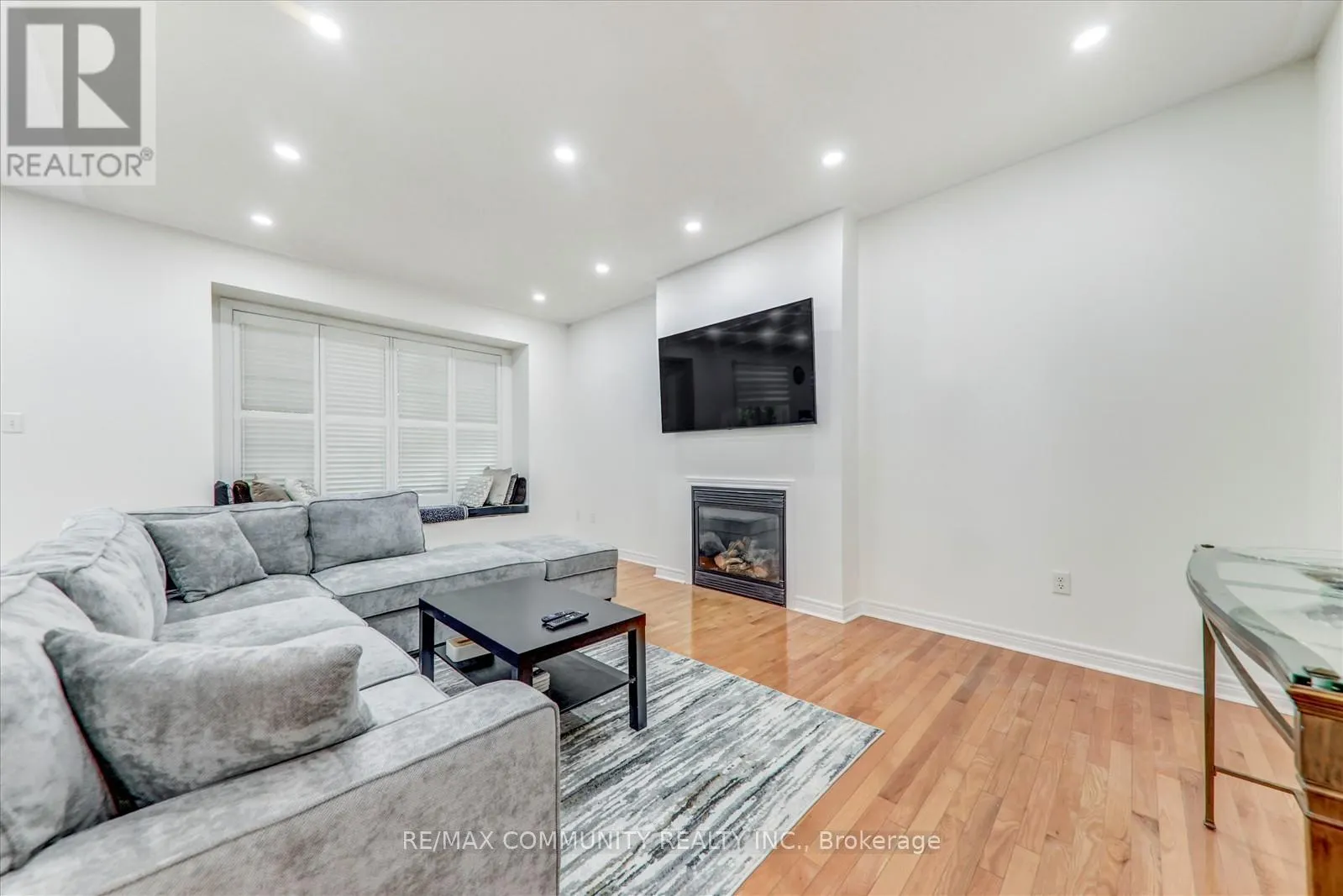 138 WEST LAWN CRESCENT