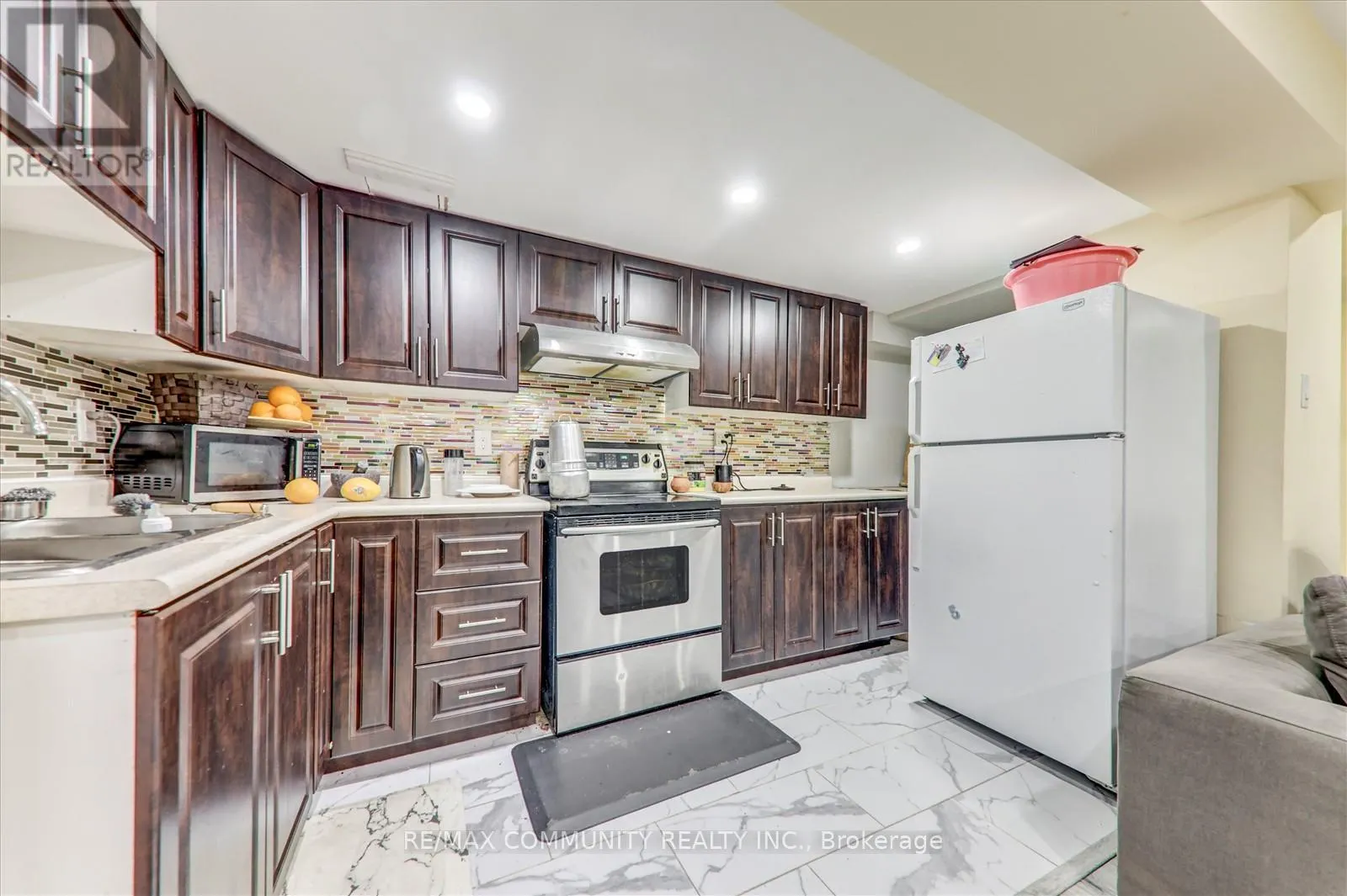 138 WEST LAWN CRESCENT