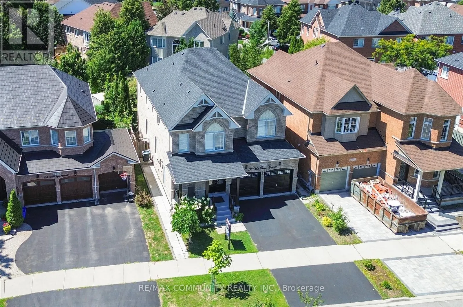 138 WEST LAWN CRESCENT