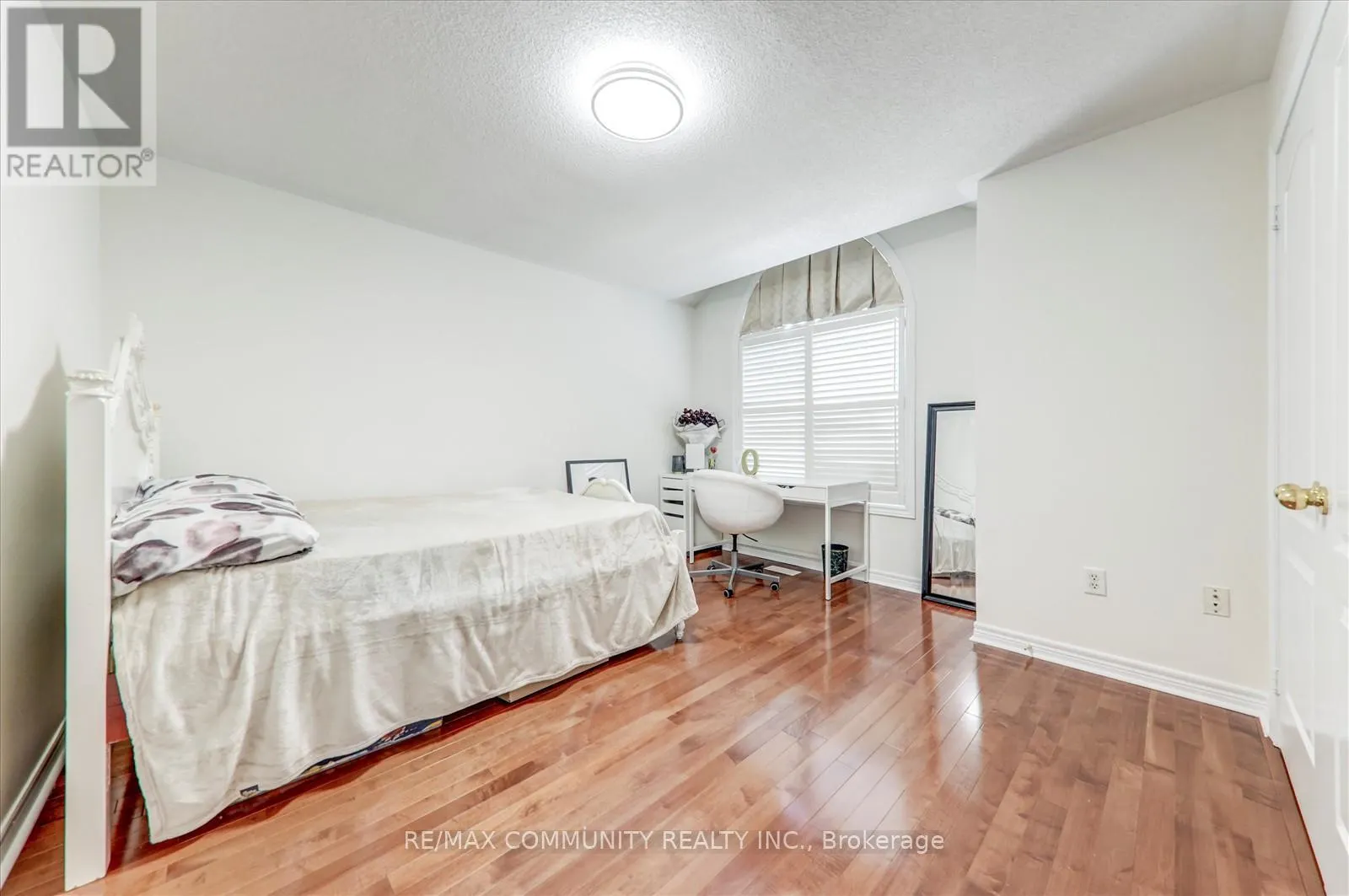 138 WEST LAWN CRESCENT