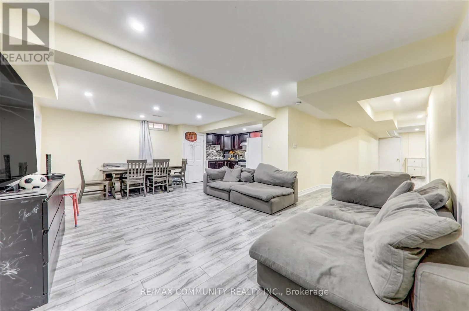 138 WEST LAWN CRESCENT