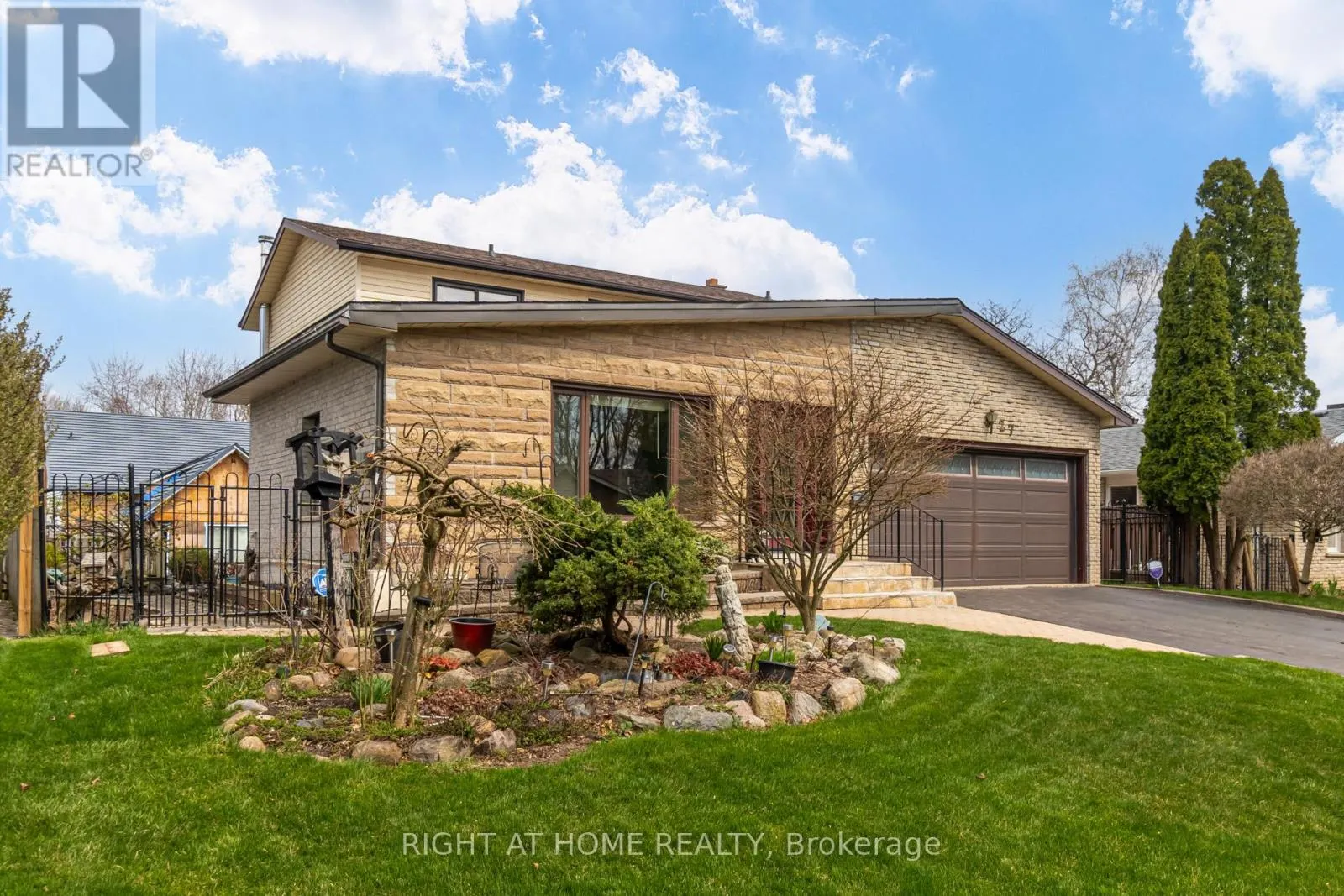27 SIR KAY DRIVE