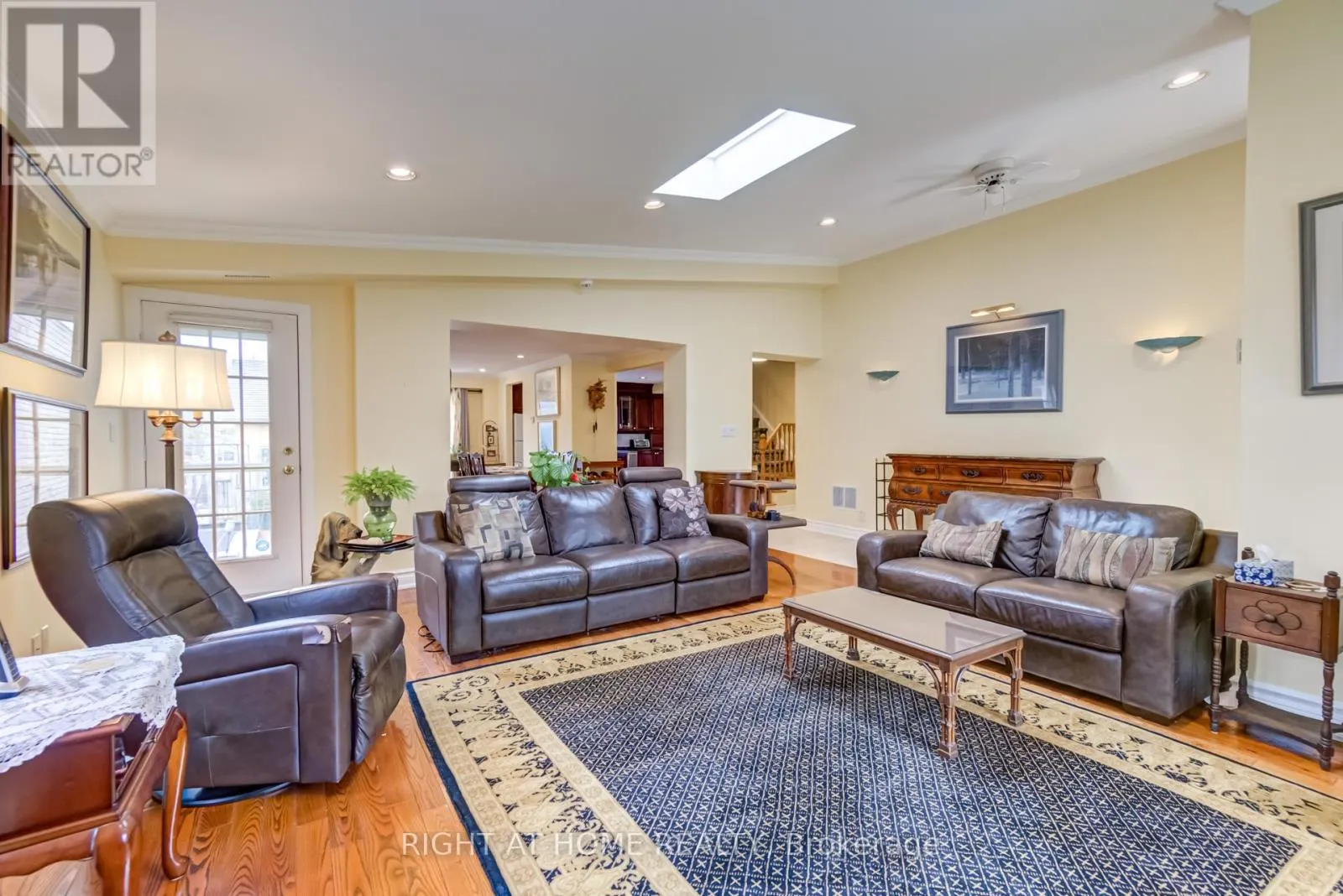 27 SIR KAY DRIVE