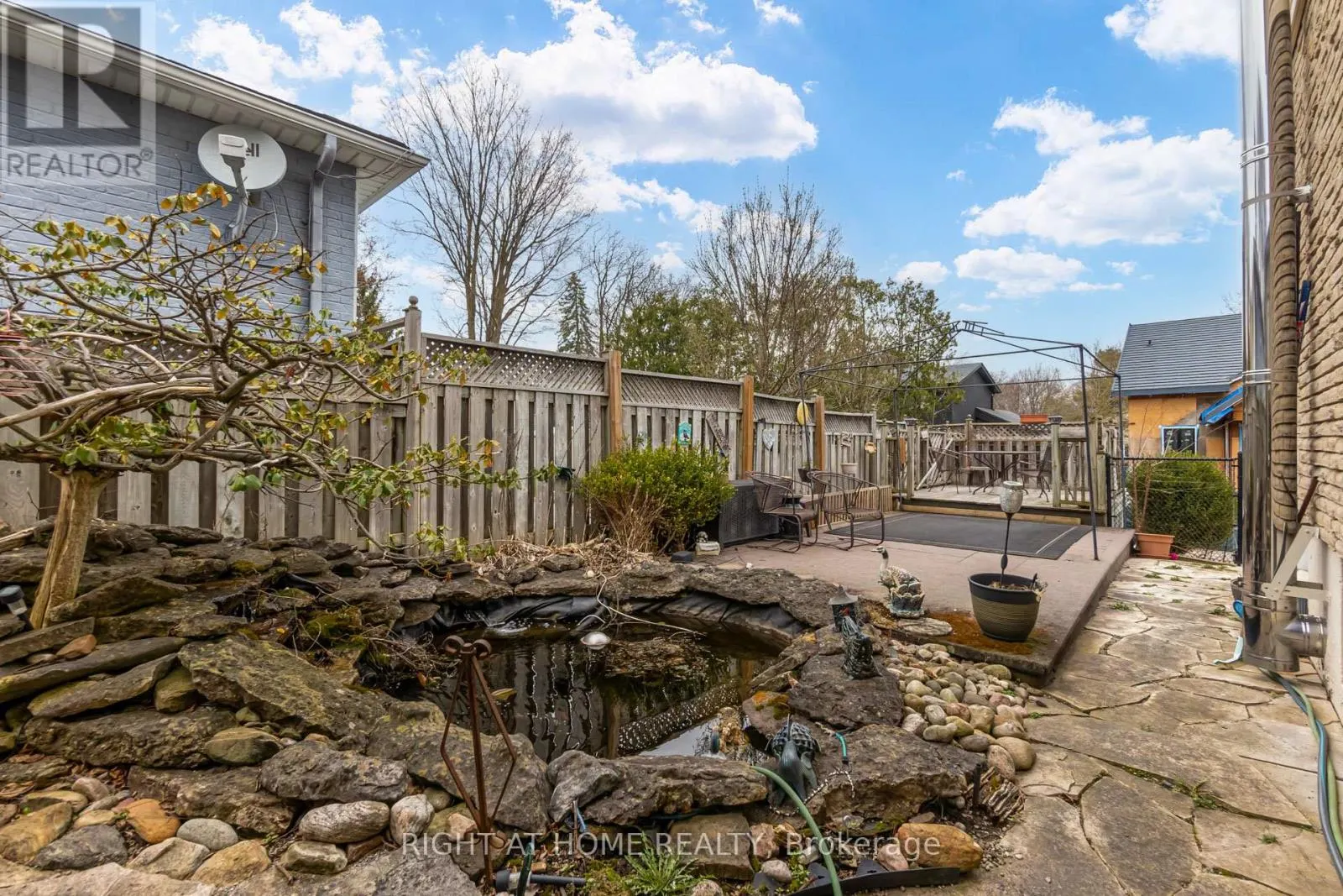 27 SIR KAY DRIVE