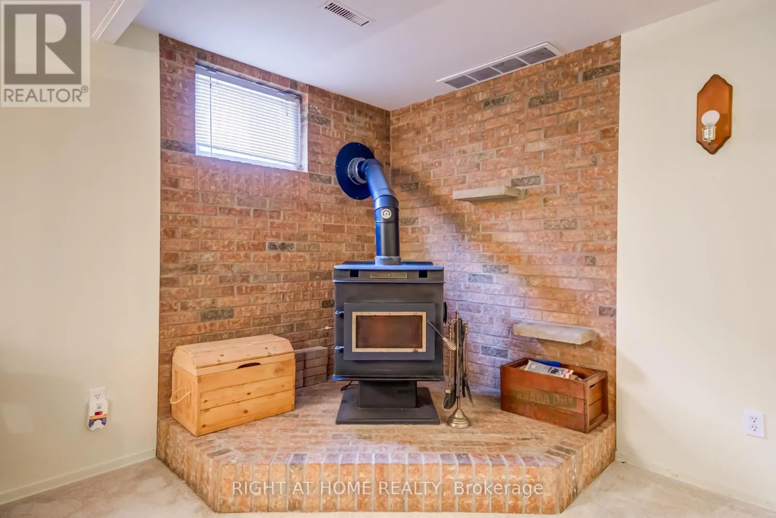 27 SIR KAY DRIVE