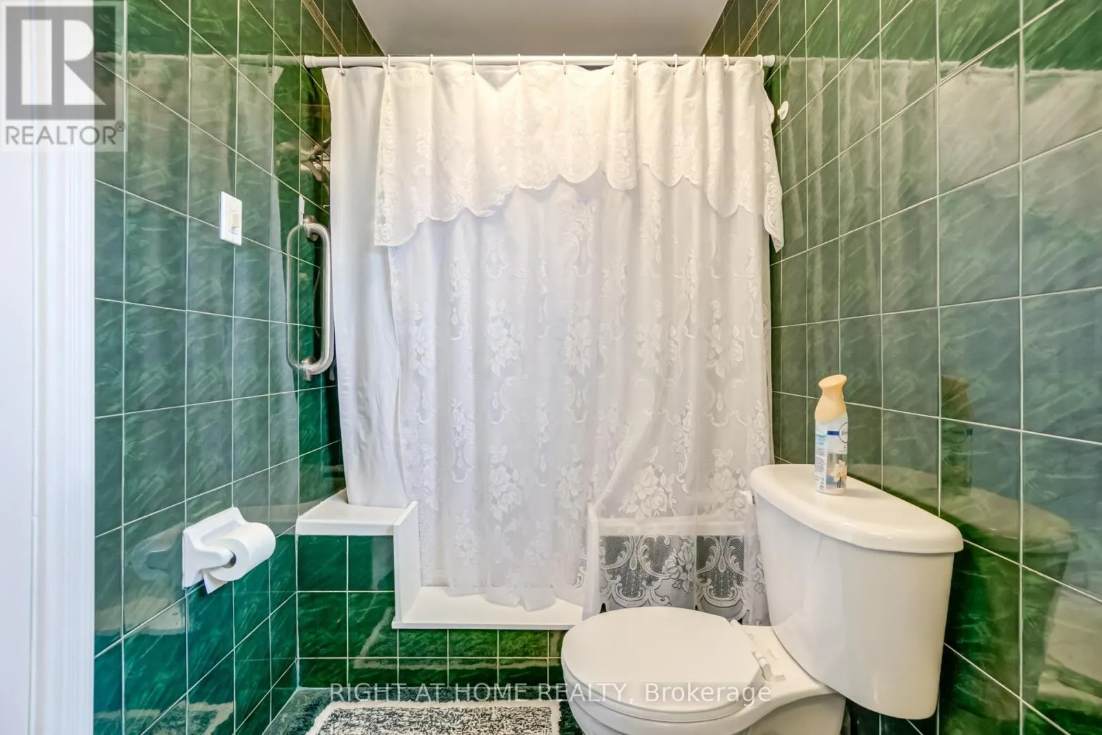 27 SIR KAY DRIVE