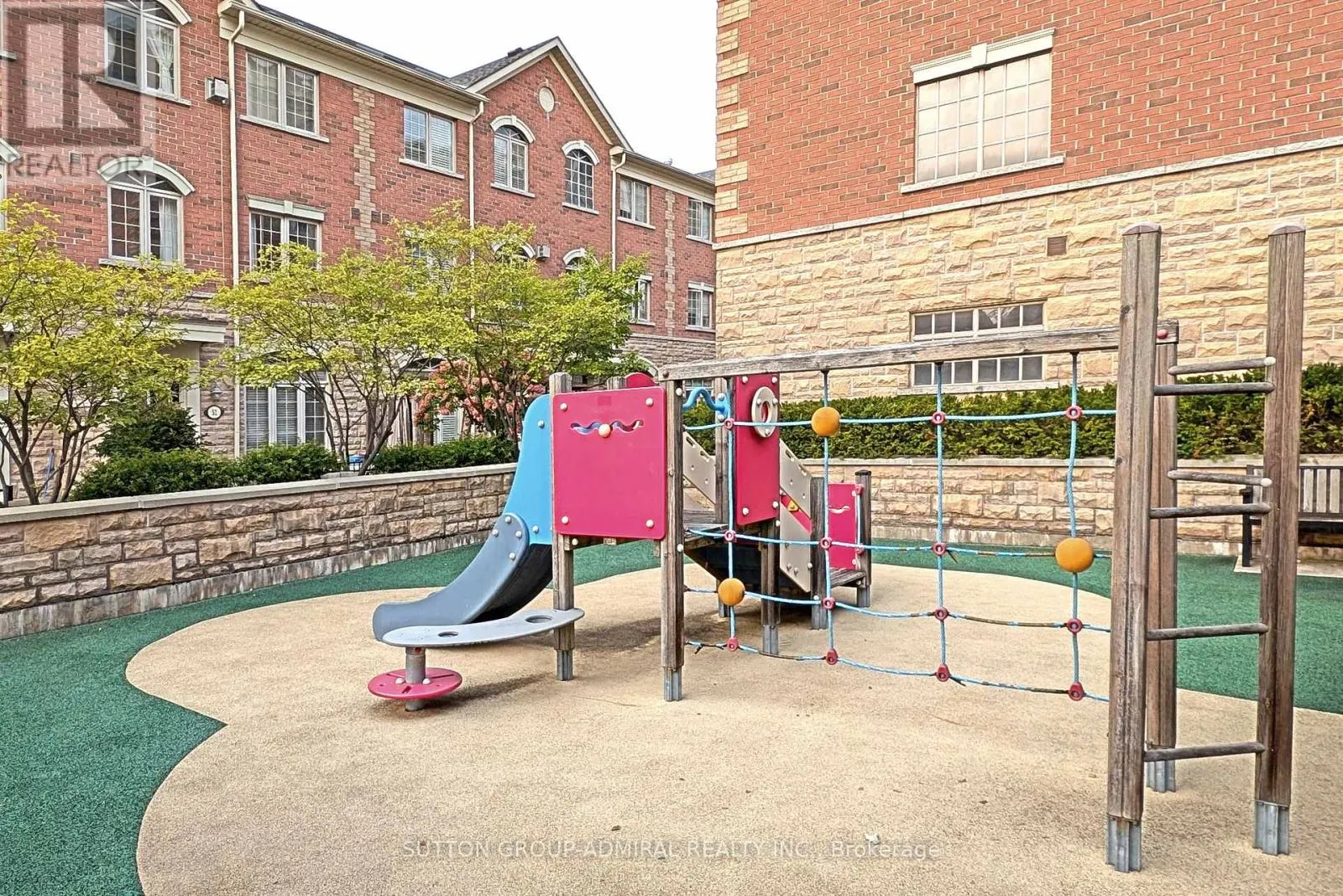 12 - 8 BRIGHTON PLACE