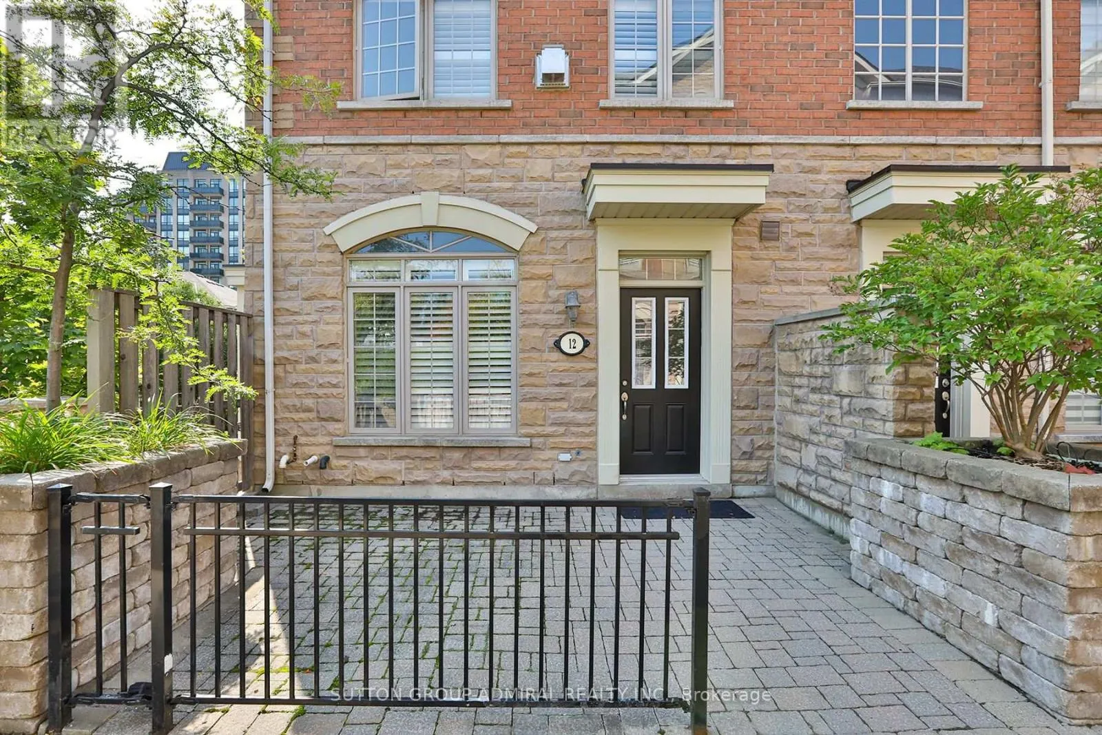 12 - 8 BRIGHTON PLACE