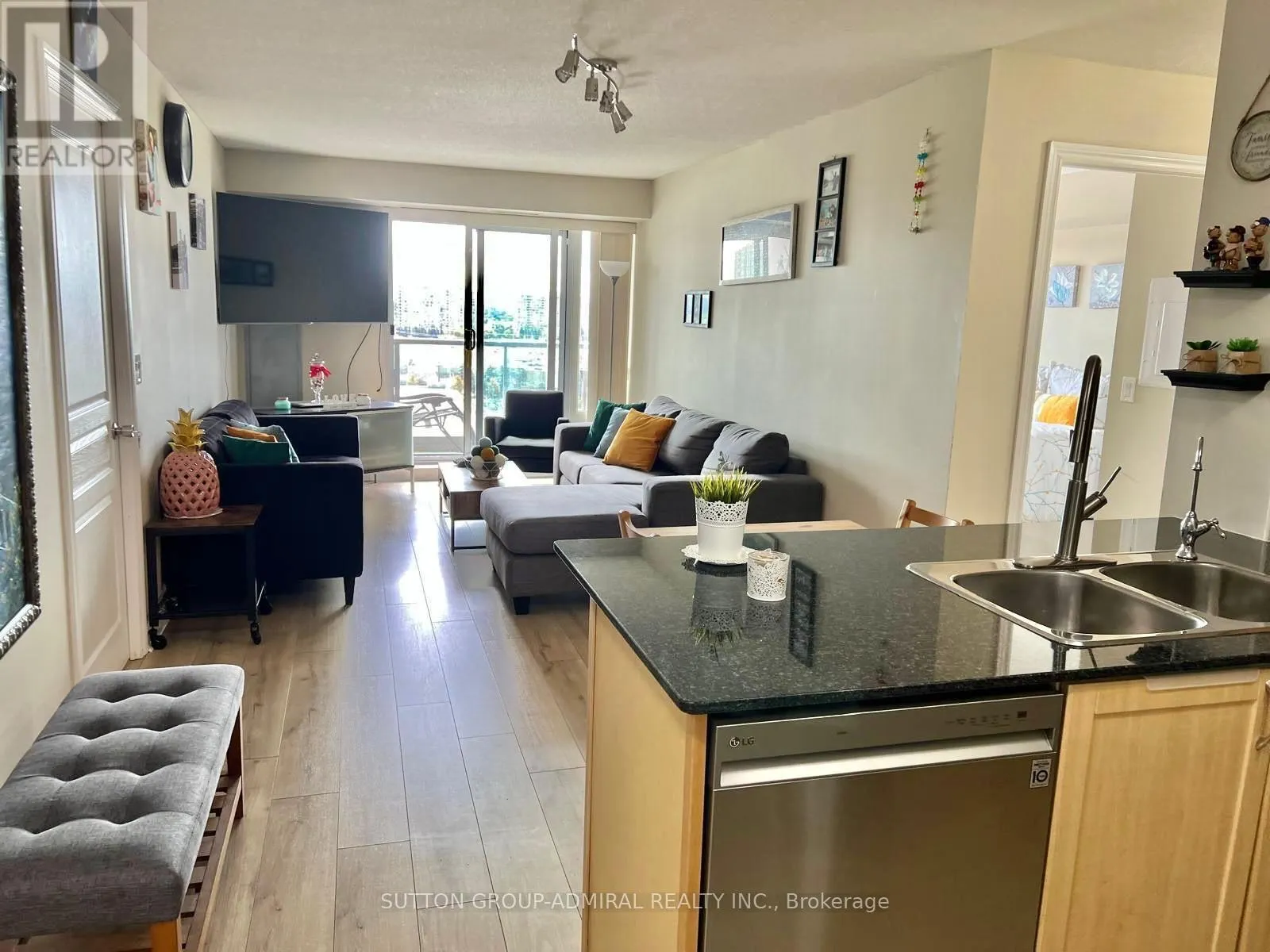 1012 - 7 NORTH PARK ROAD