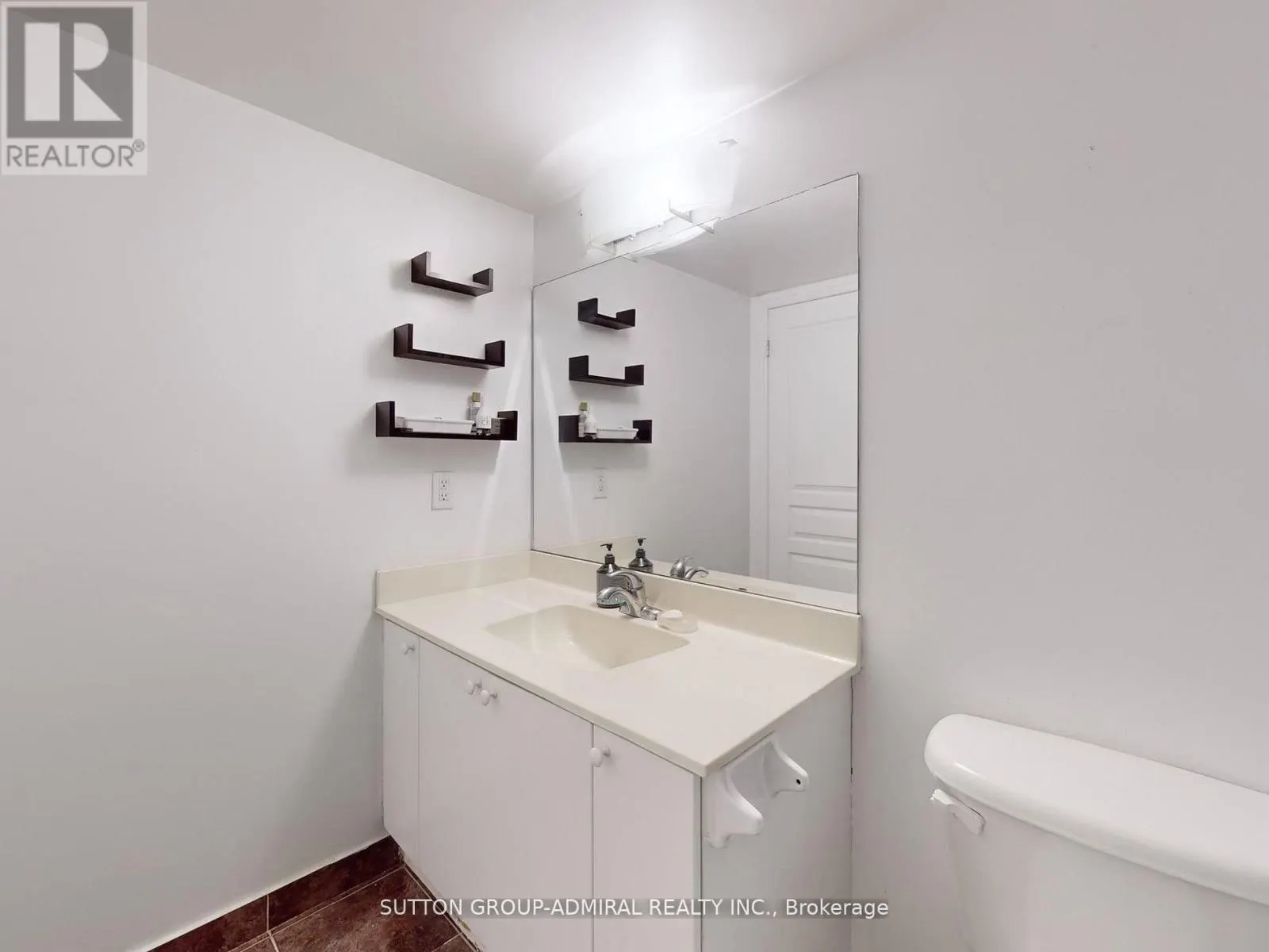 1012 - 7 NORTH PARK ROAD