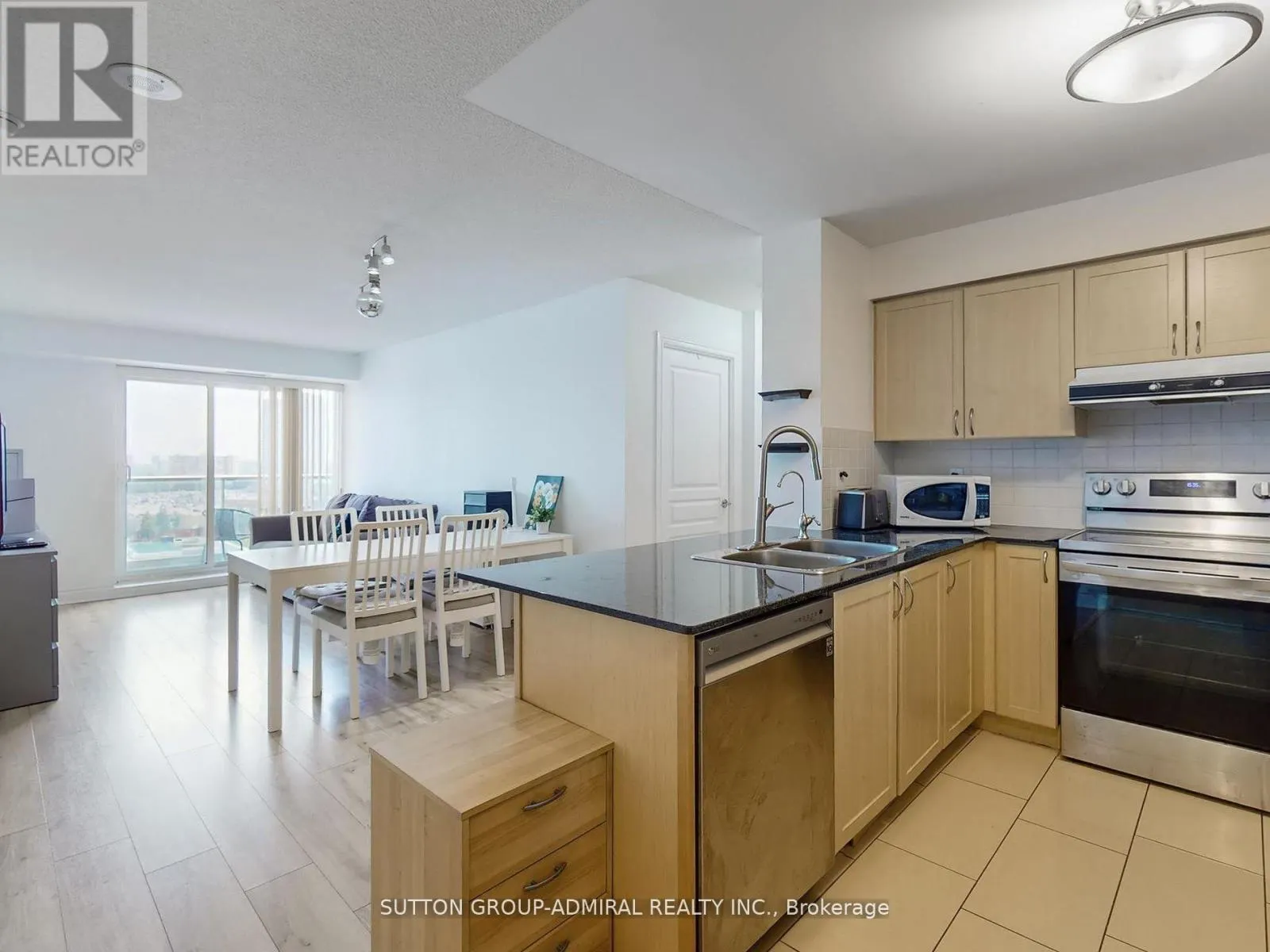 1012 - 7 NORTH PARK ROAD