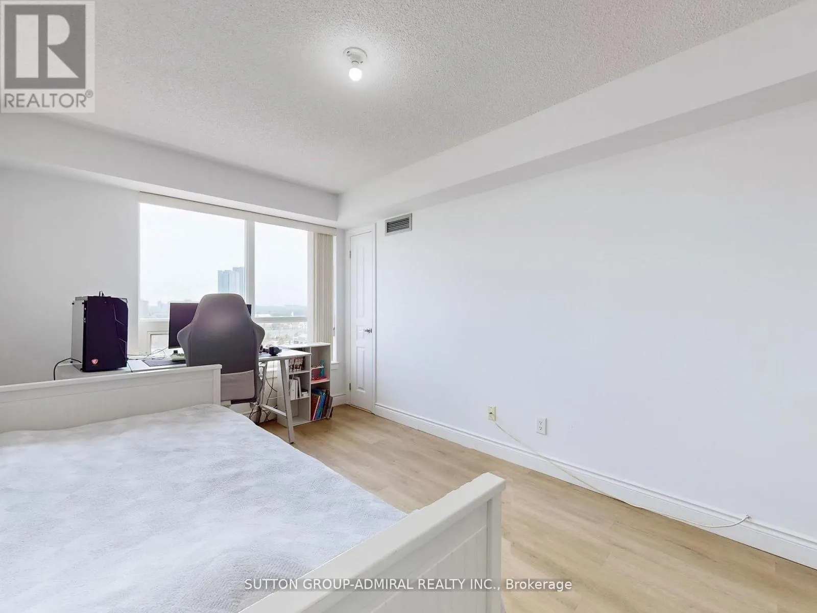 1012 - 7 NORTH PARK ROAD