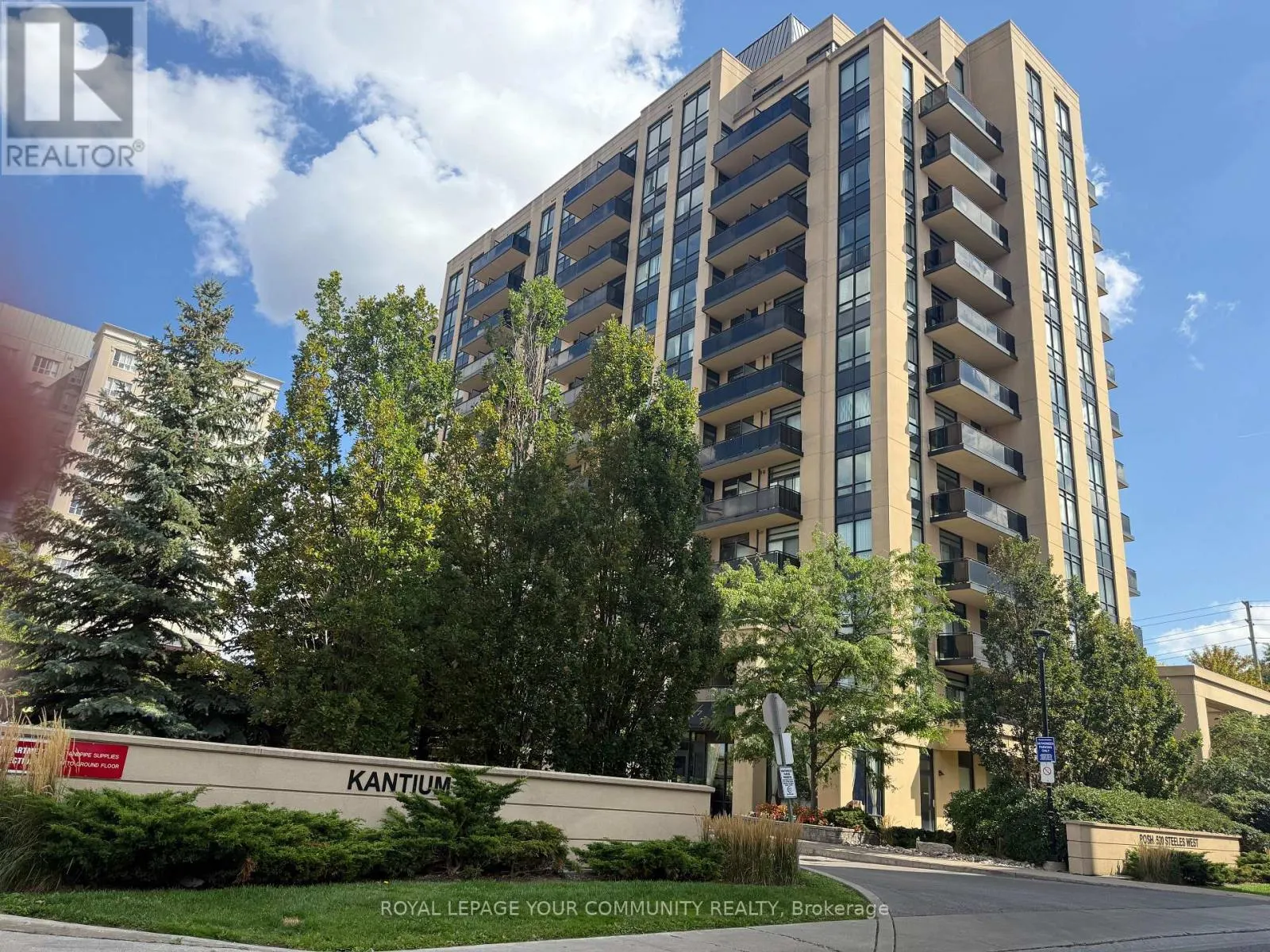 208 - 520 STEELES AVENUE W