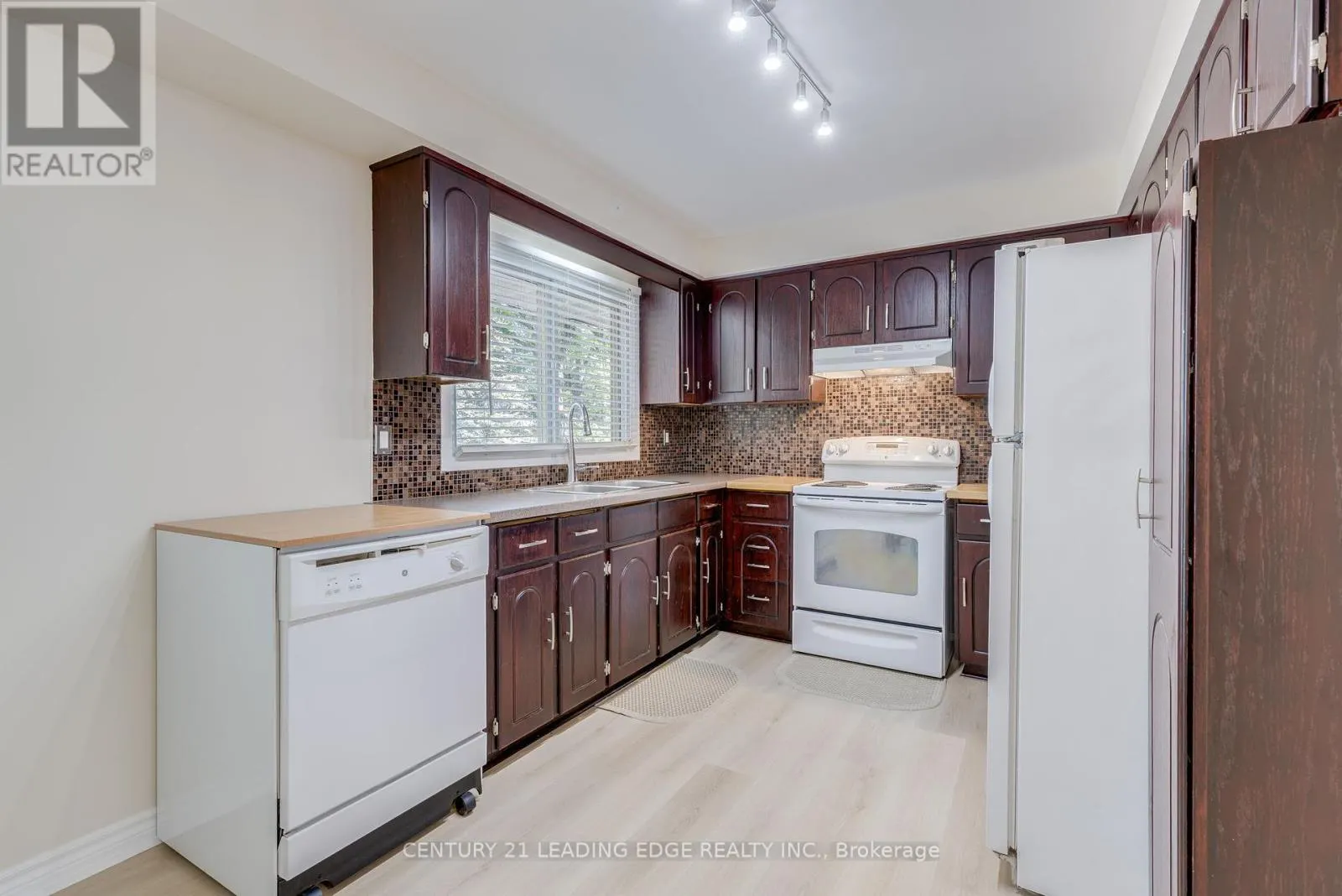 129 POPLAR CRESCENT