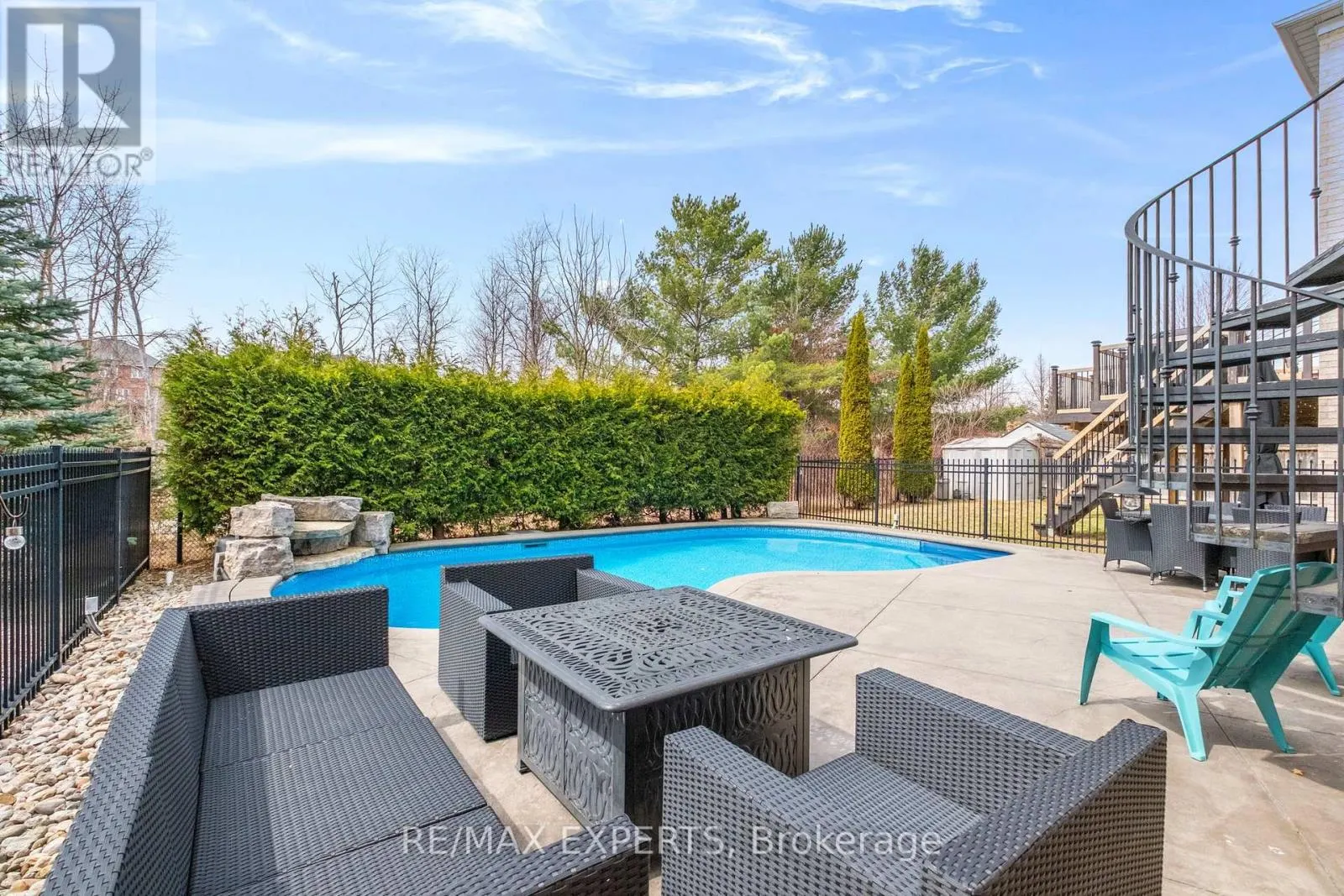 228 SAWMILL VALLEY DRIVE