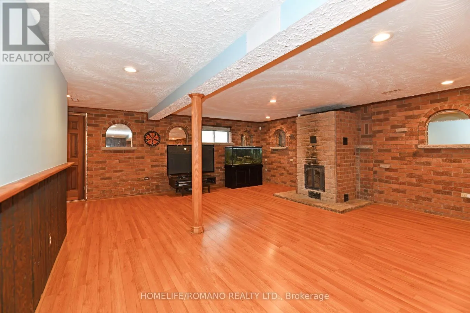 26 QUAKER RIDGE ROAD
